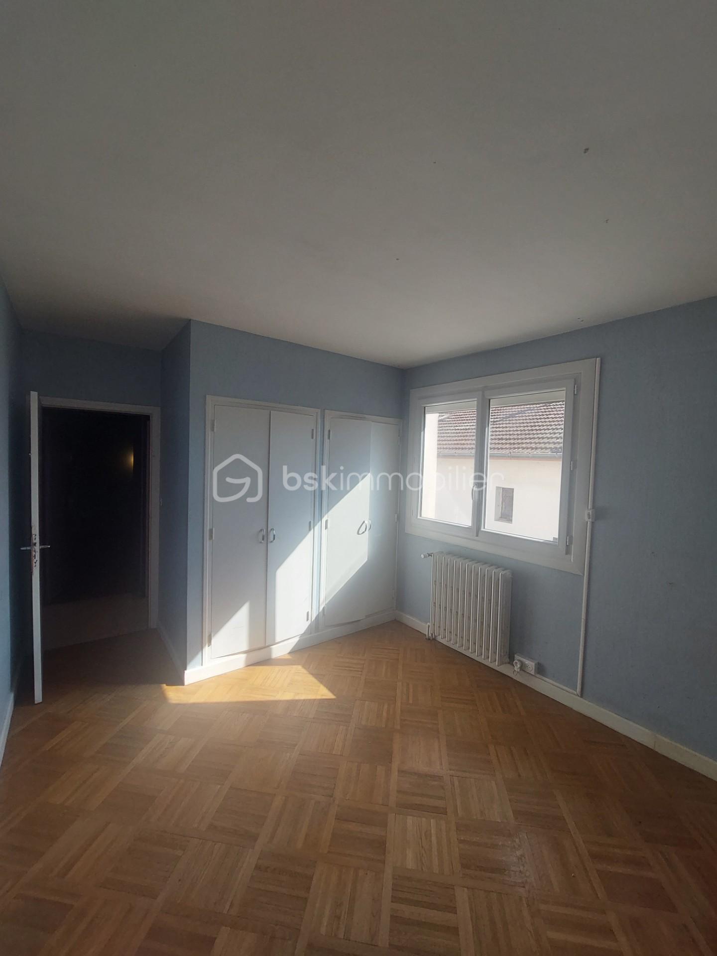 CHAMBRE BLEU AVEC PLACARD.jpg