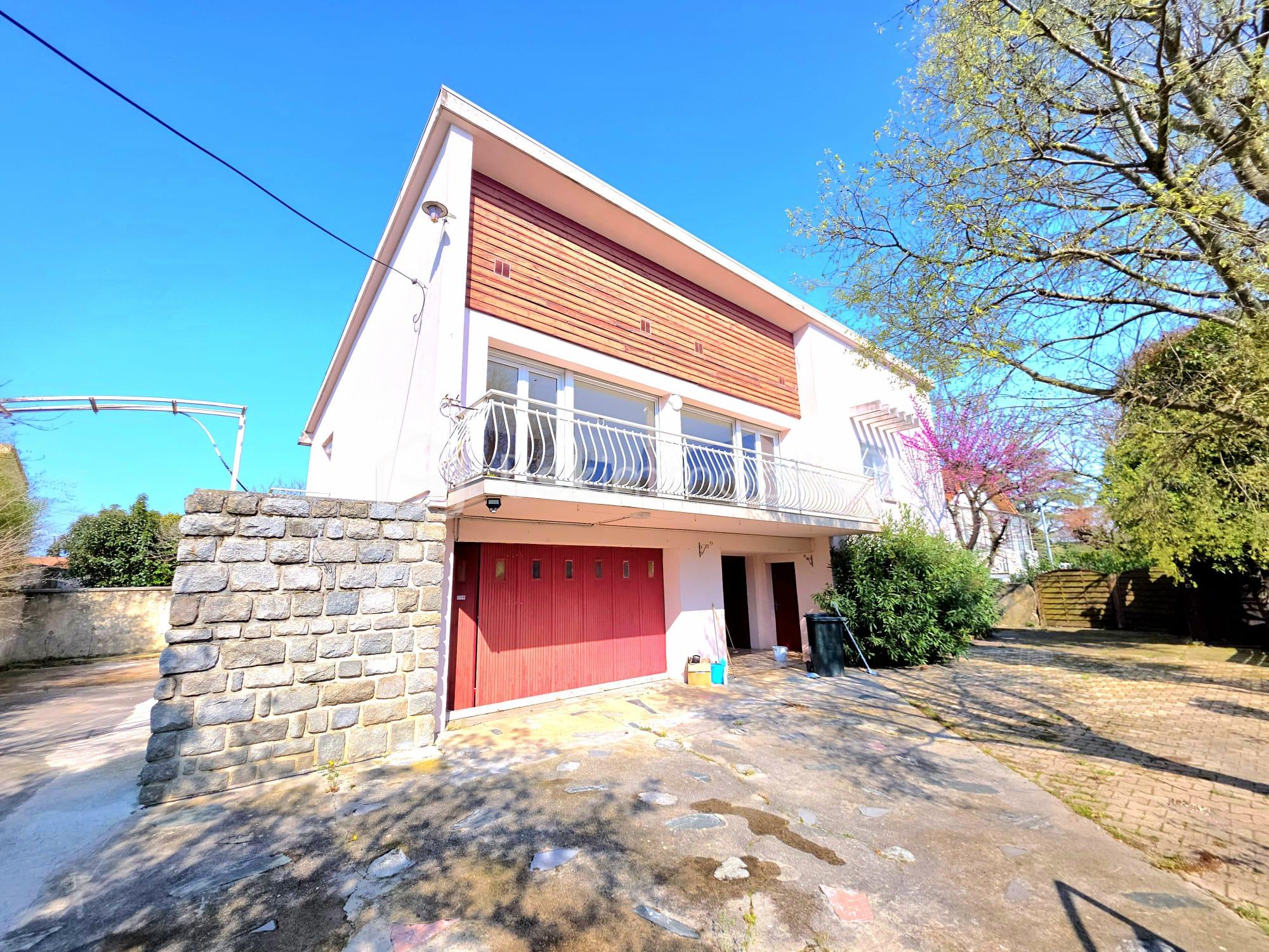 FACADE MAISON MADAME LEFEVRE PHOTO.jpg