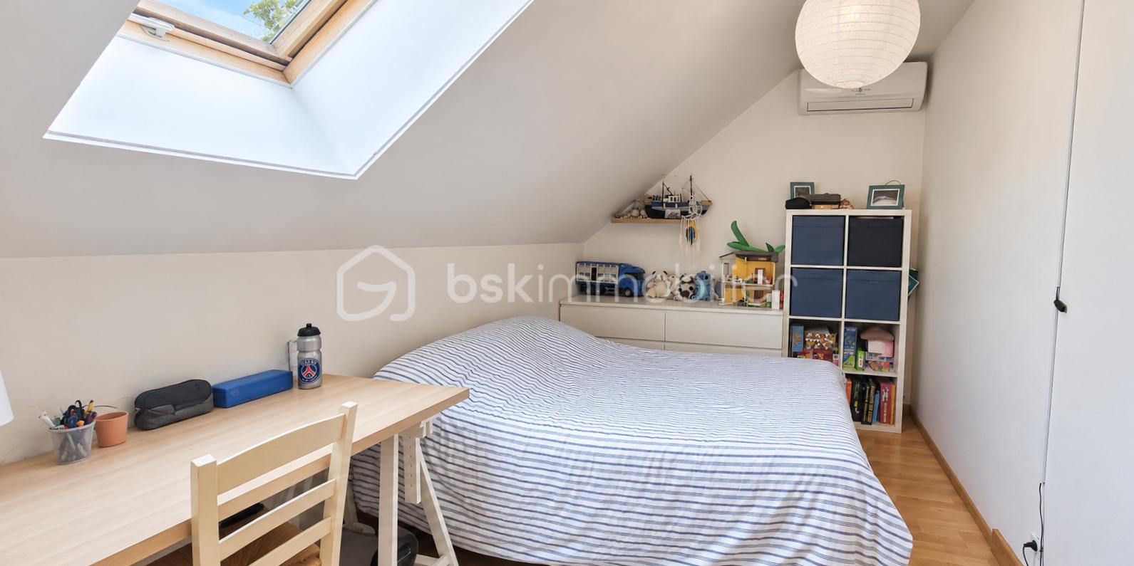 Chambre mansardée 1.png