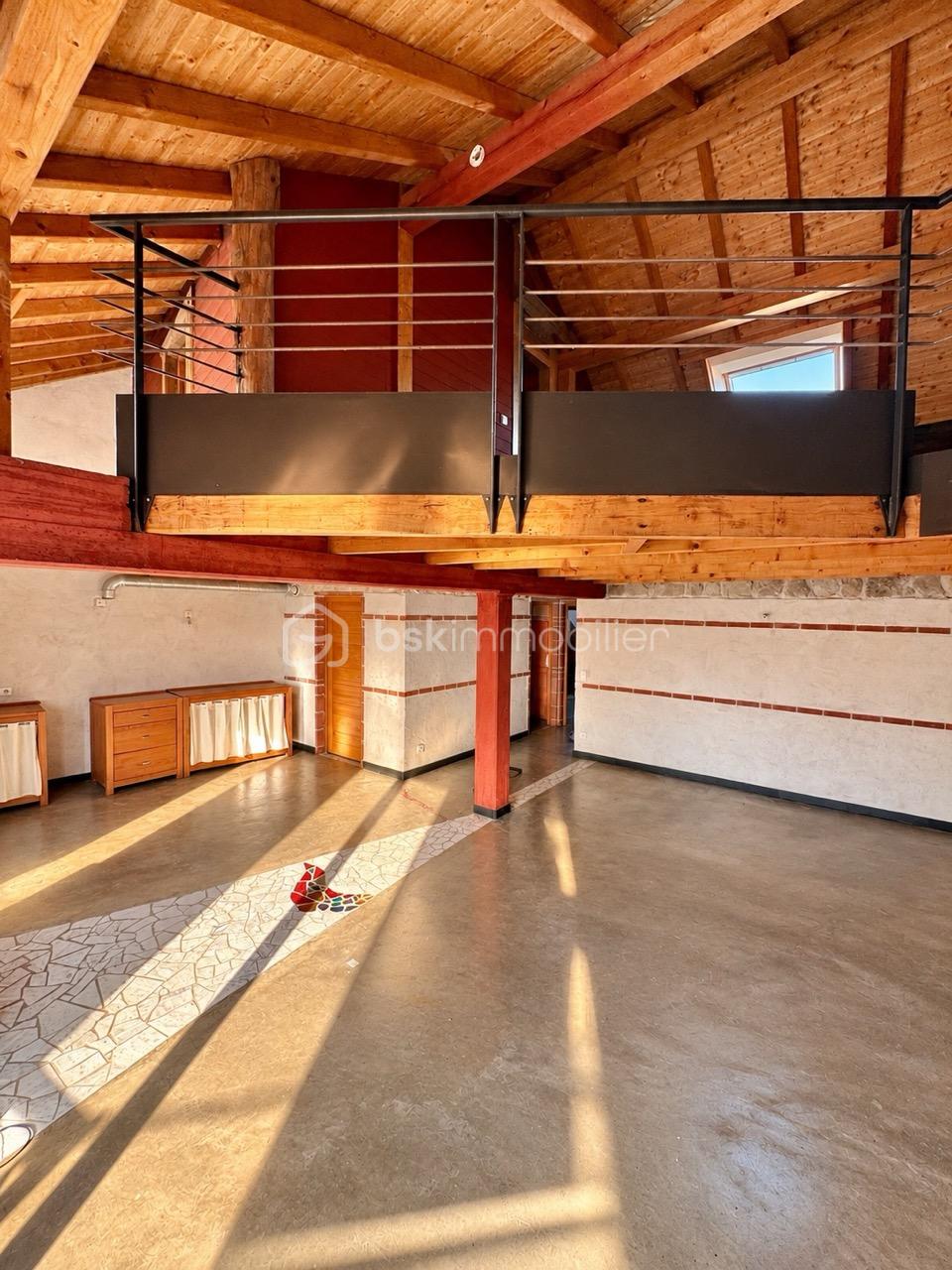 Loft rustique baigné de soleil (1) – grande taille.jpeg