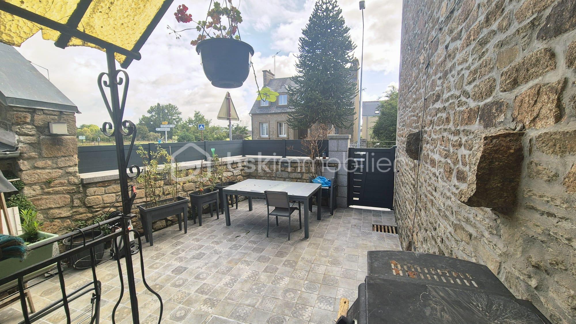 Maison de 100 m² - COUR.jpg