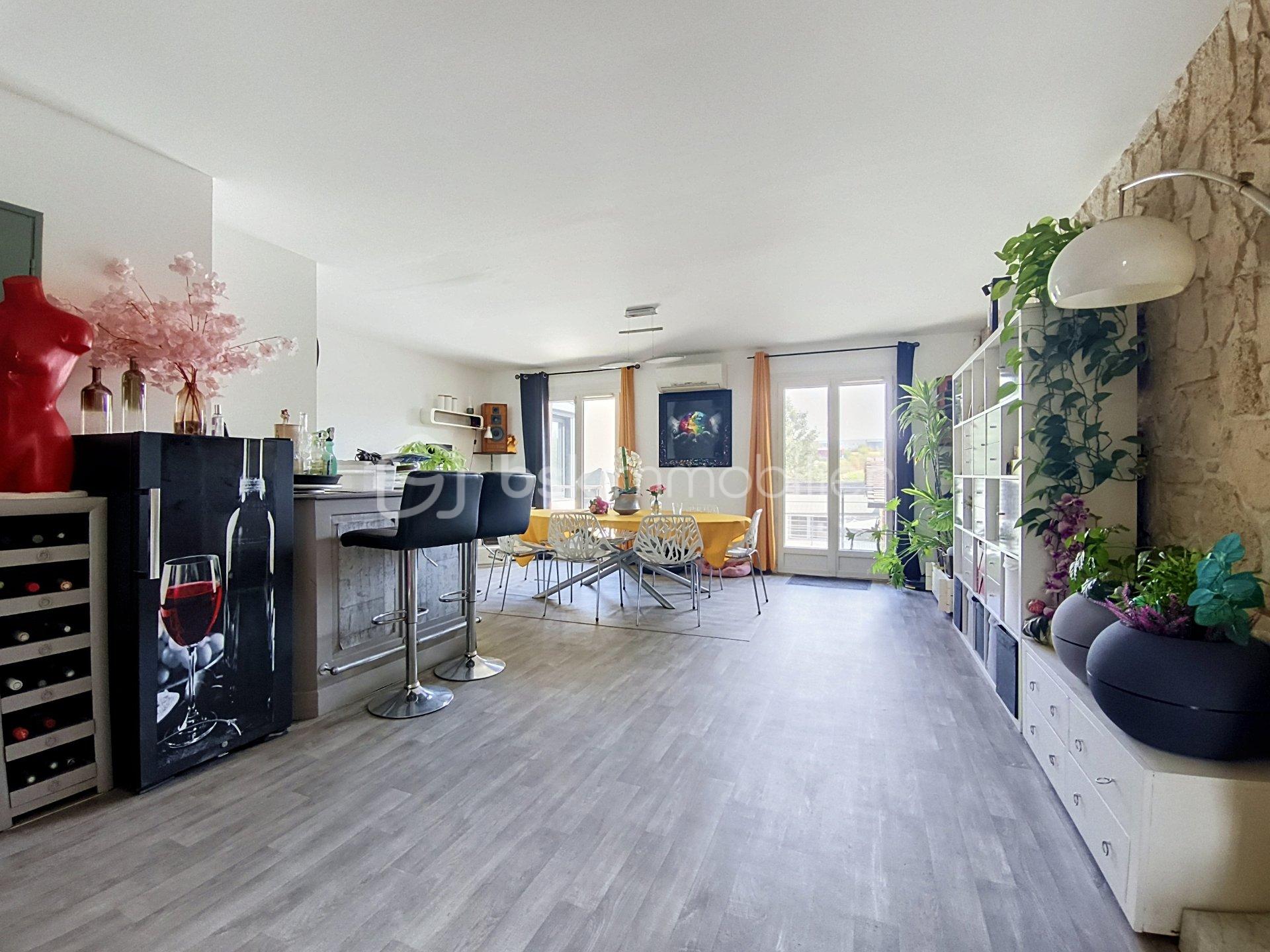 LE THILLAY KARINE_livingroom-dinningroom_4d1f6361.jpeg
