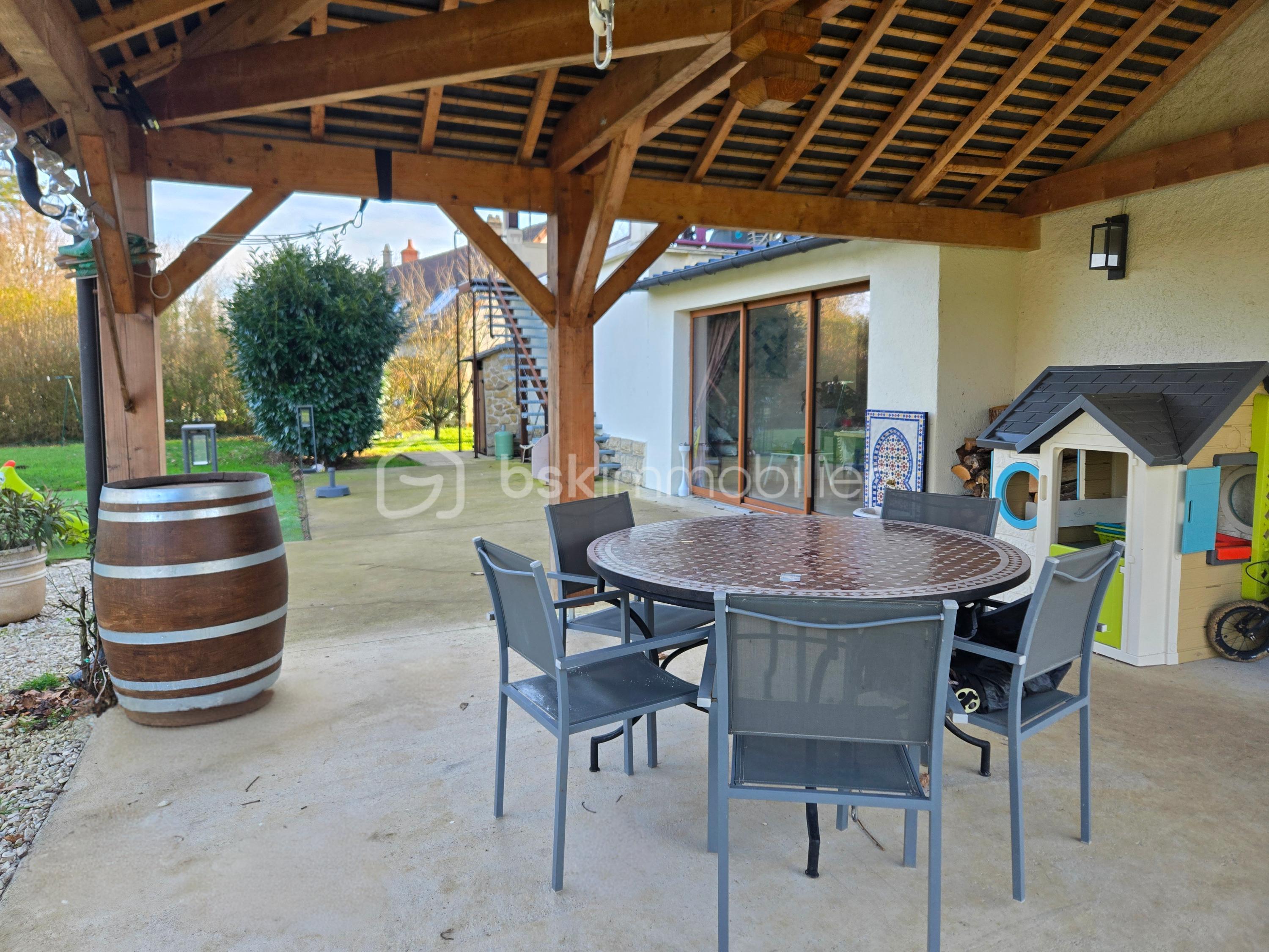 Maison en pierre de 201 m² - AIRetouch_20260115_203551320.jpg