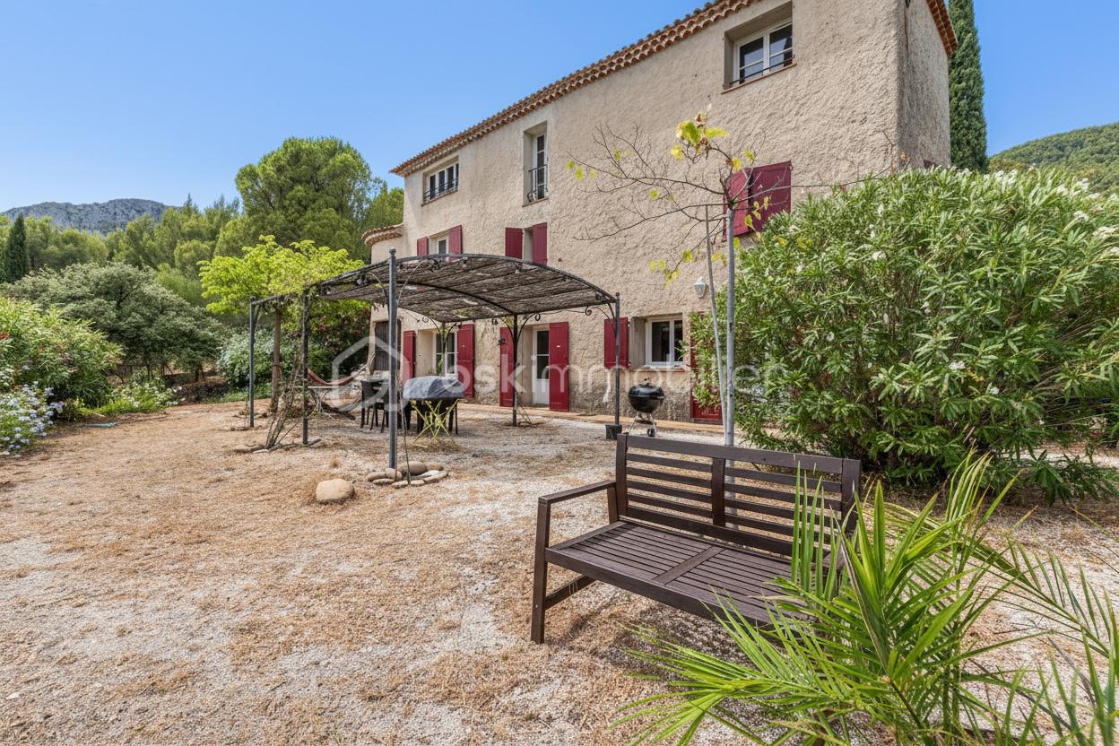 Bastide de 265,40 m² - generated_2025-08-28T19_37_00.428.jpeg