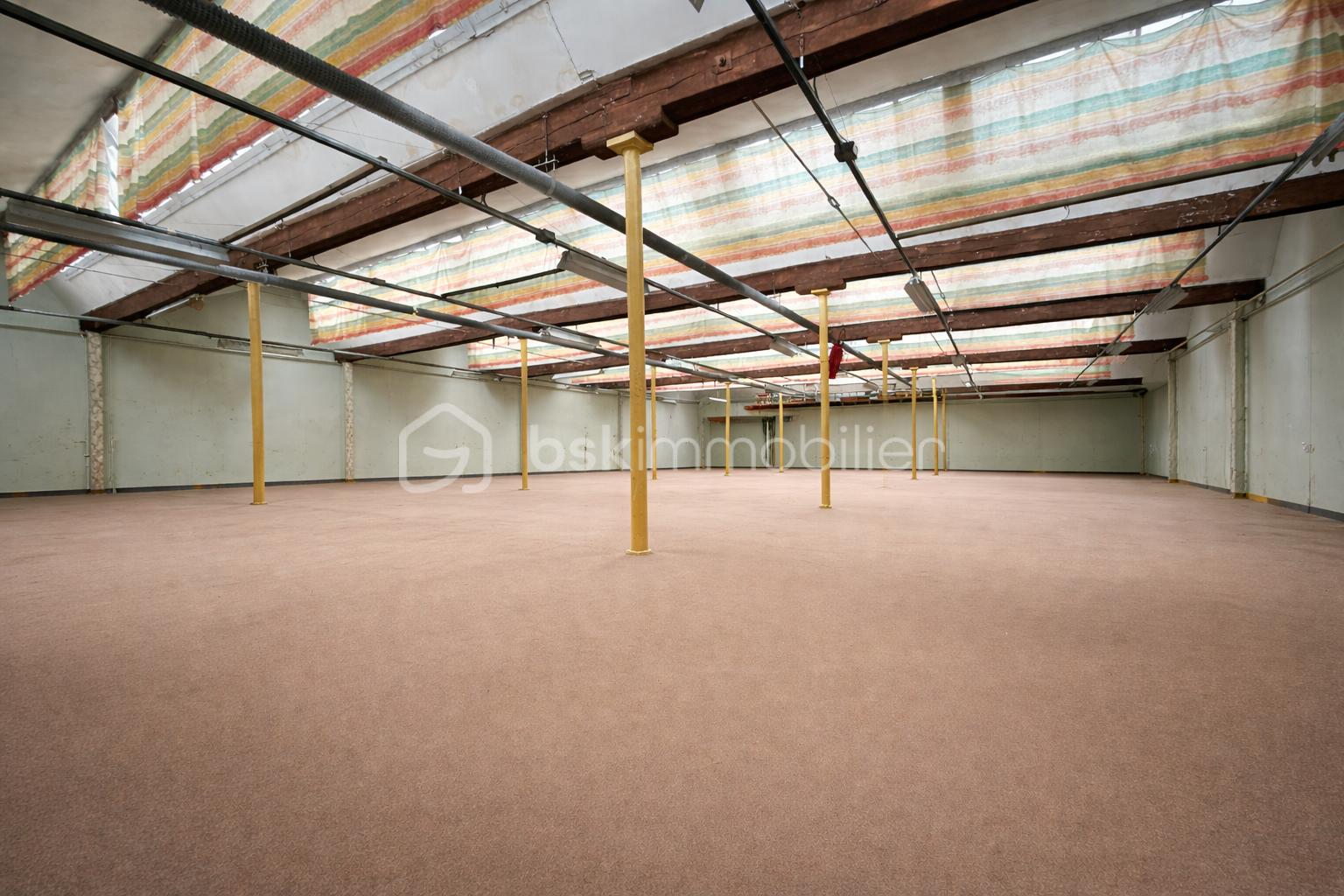 Local de stockage de 1 876 m² - ChatGPT Image Jan 15, 2026, 03_16_48 PM.png