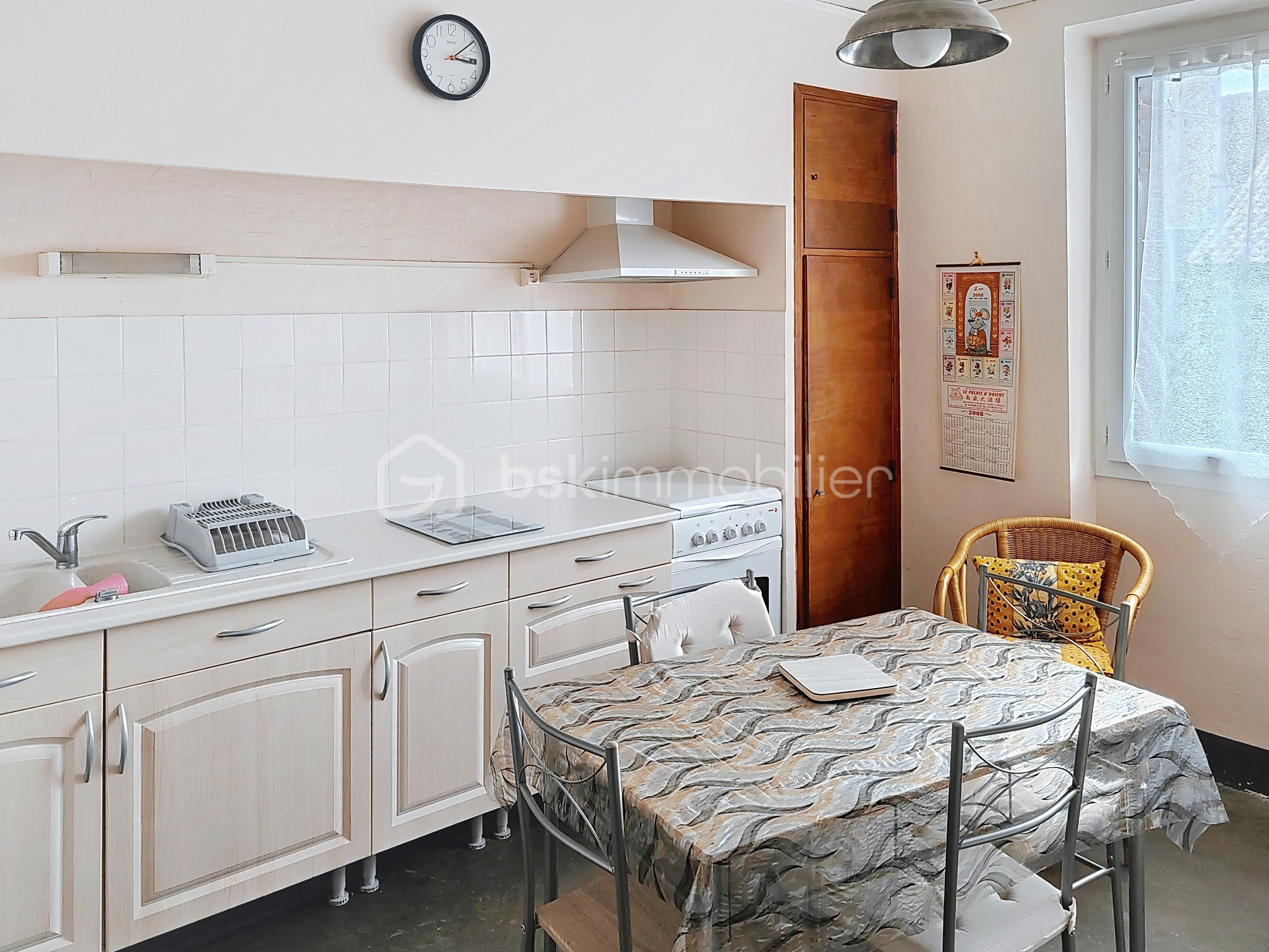 Maison de village de 150 m² - demo-tour-10-main-street_00001(2).jpg