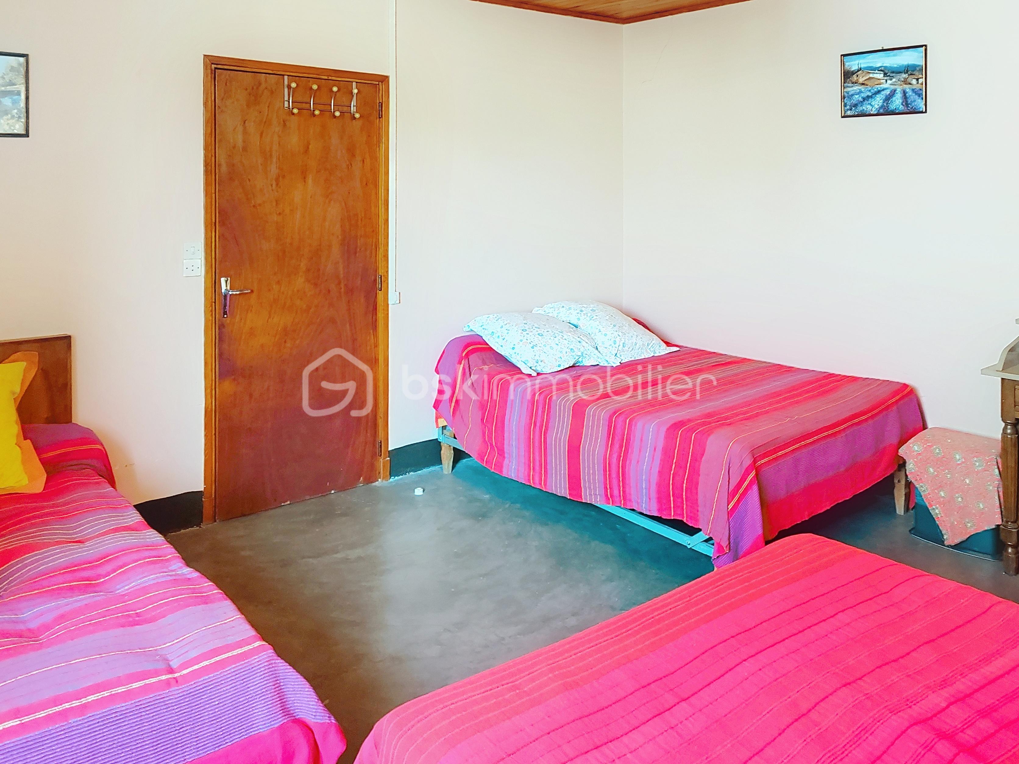 Maison de village de 150 m² - demo-tour-10-main-street_00001.jpg