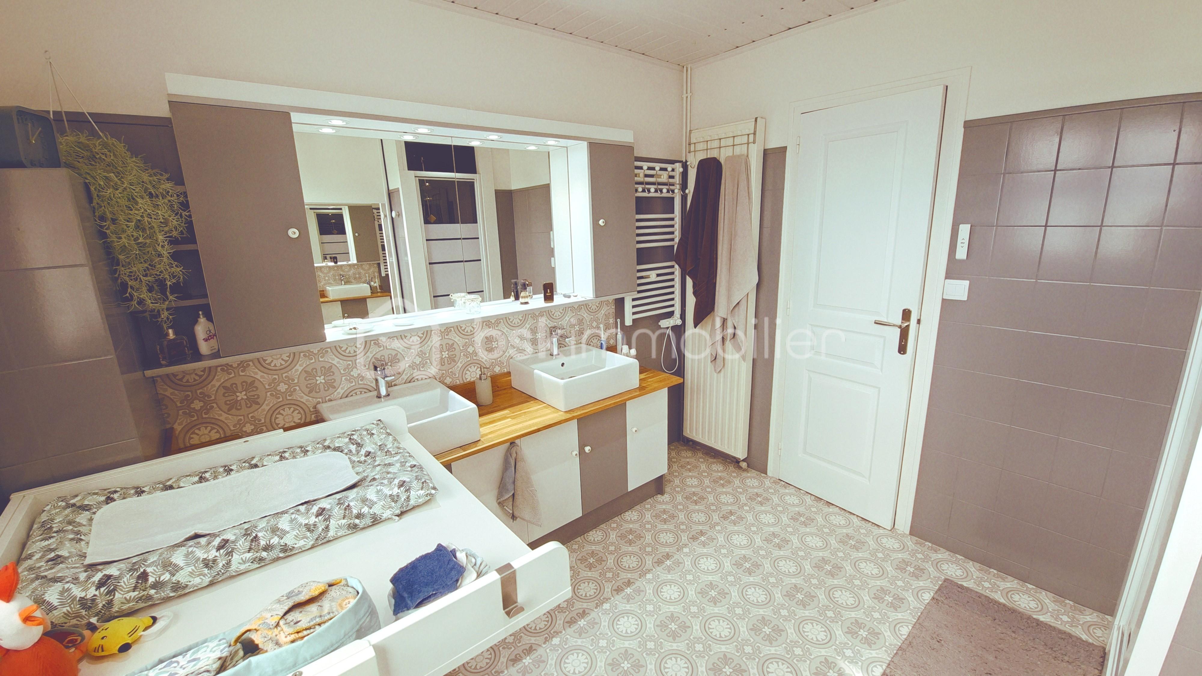 Pavillon de 142 m² - THEV salle d'eau ple rdc 1.jpg