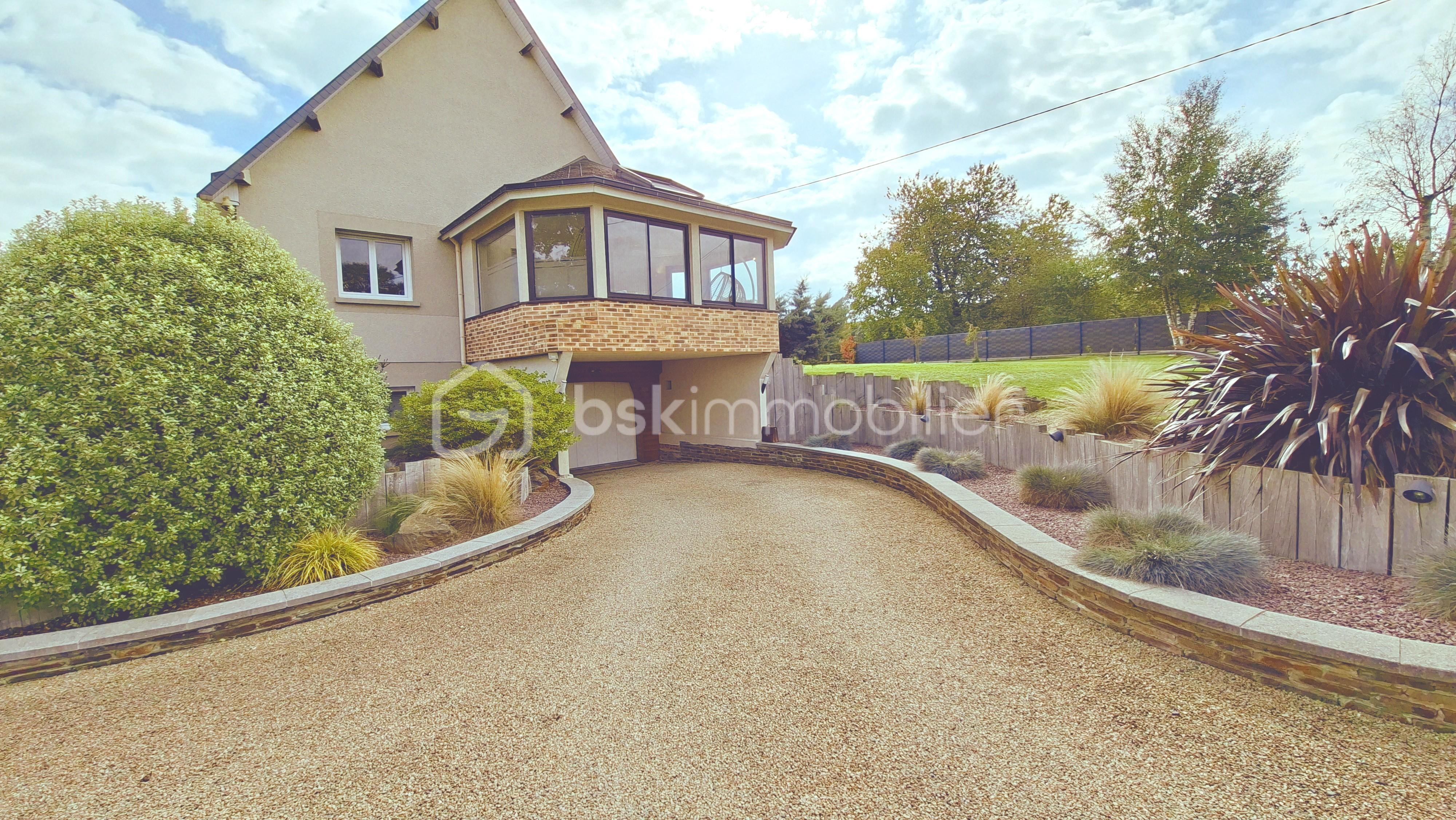 Pavillon de 142 m² - THEV entrée garage ple 1.jpg