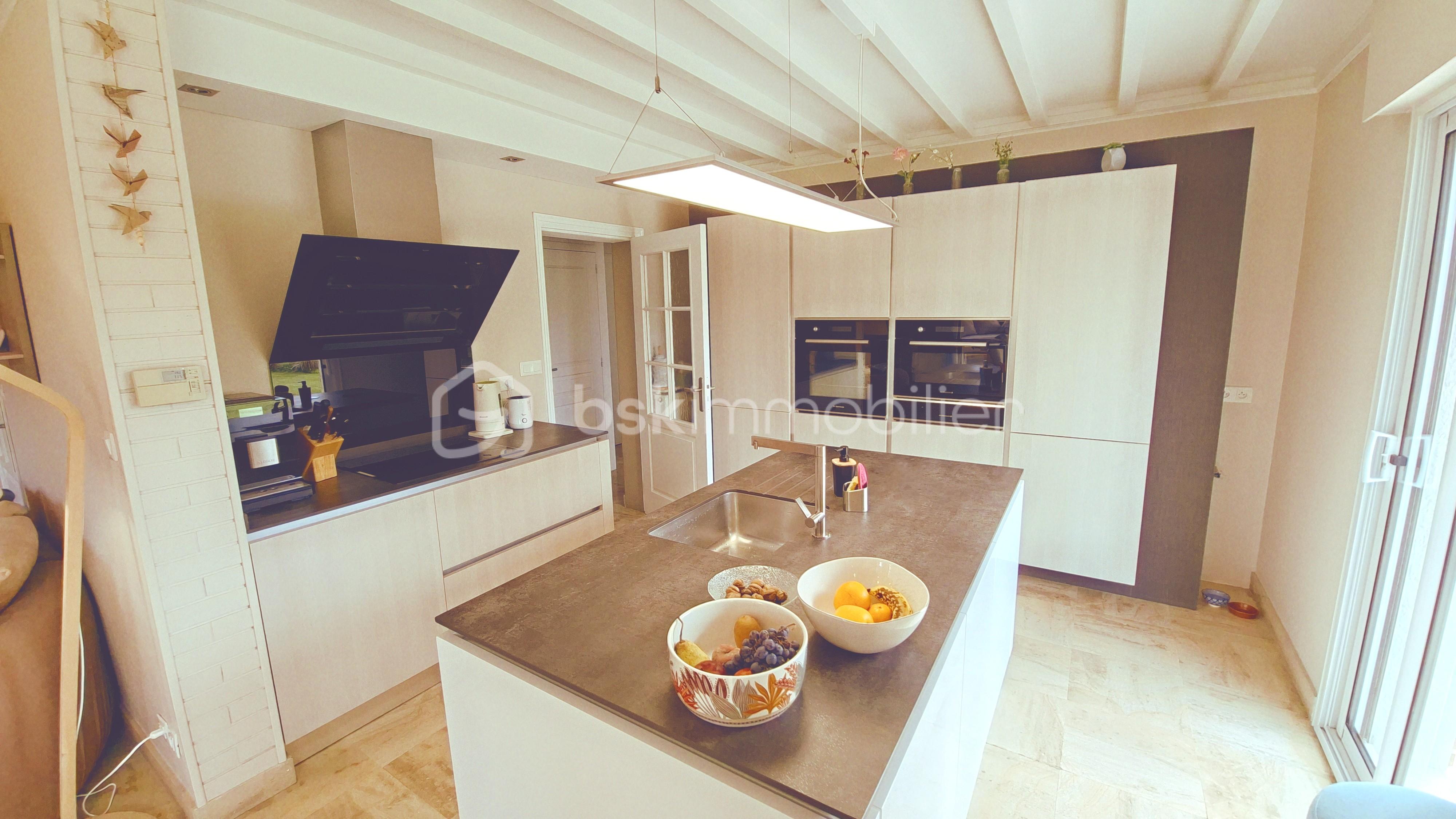 Pavillon de 142 m² - THEV cuisine ple vers porte .jpg