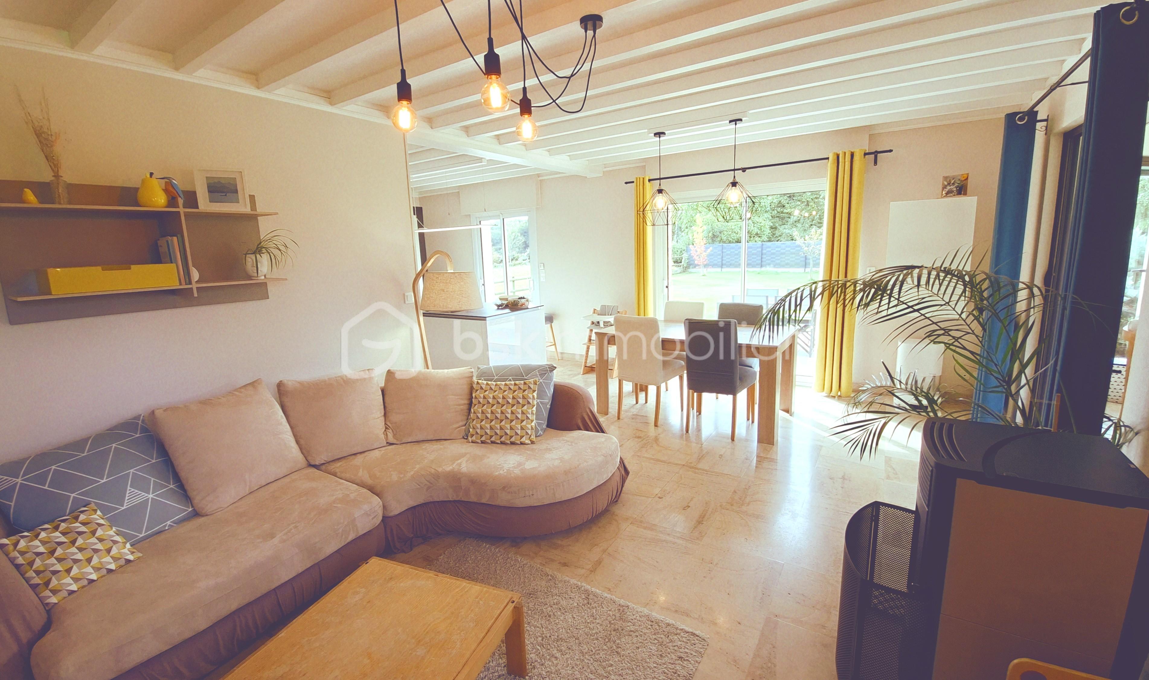 Pavillon de 142 m² - THEV salon salle prise de la TV.jpg
