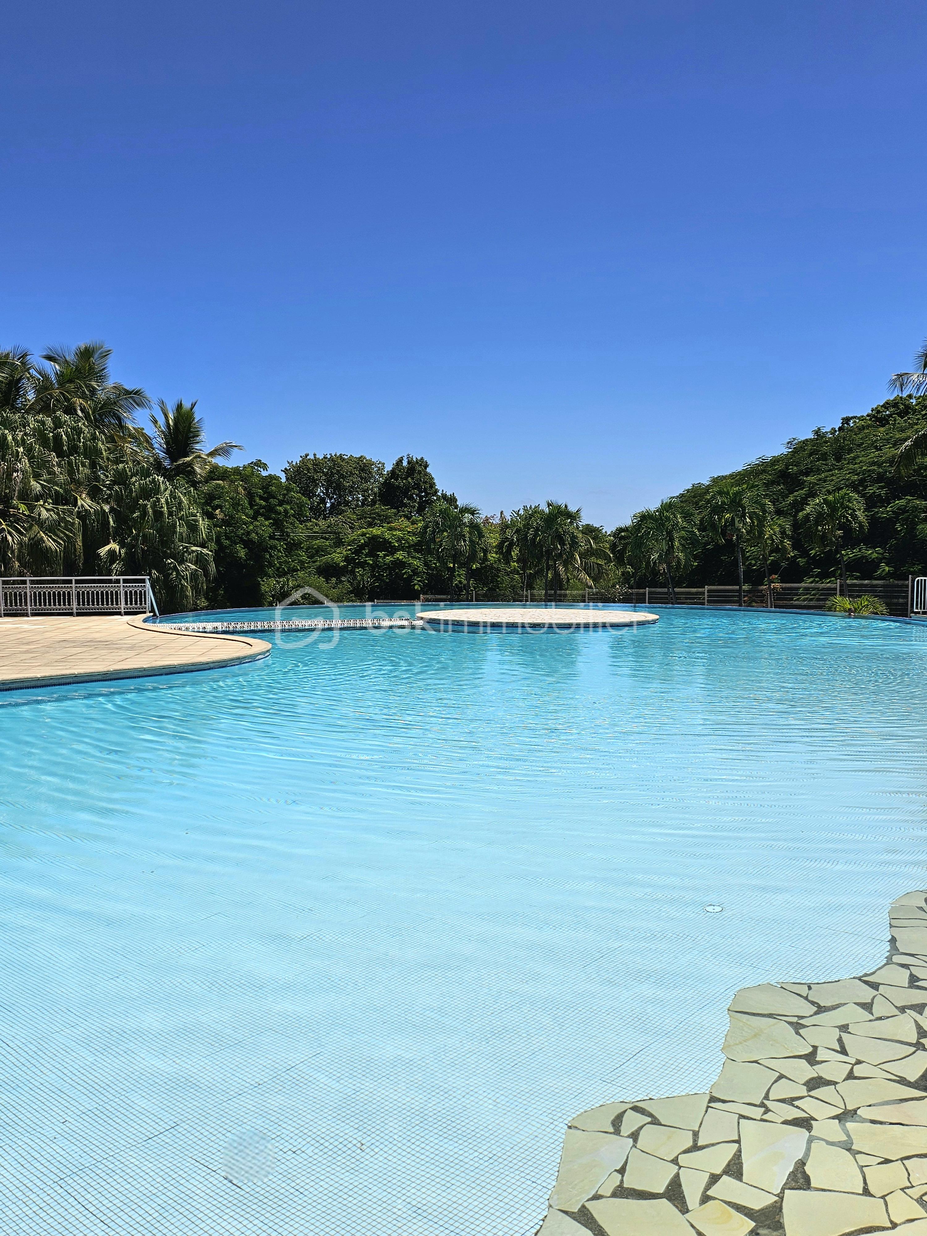 Appartement de 82 m² - PISCINE.jpg
