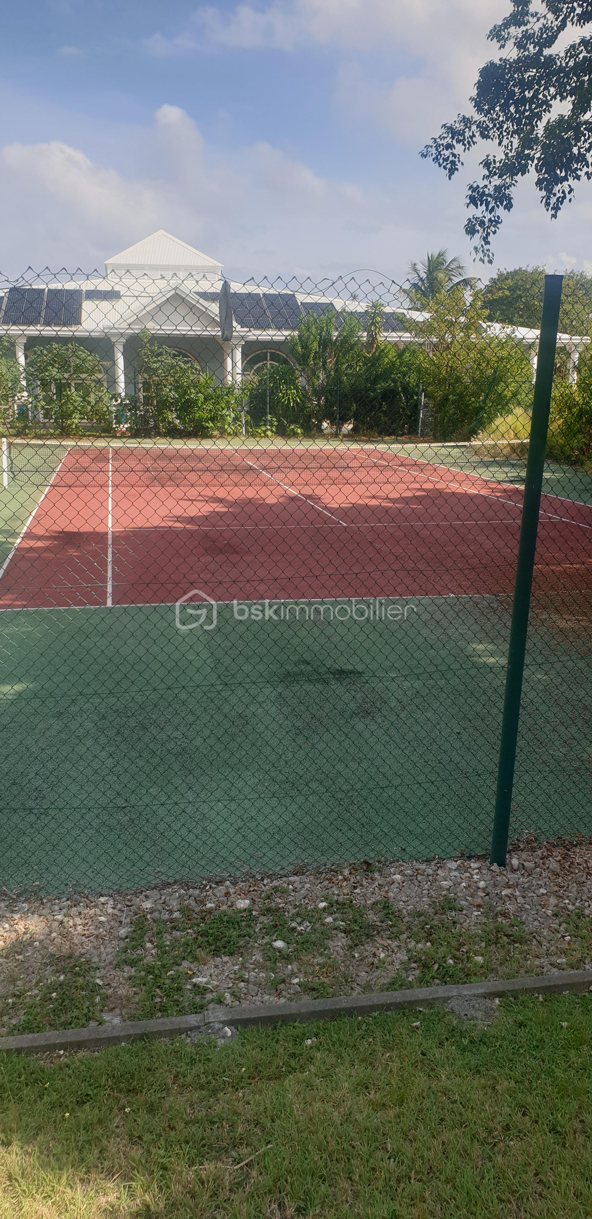 Appartement de 82 m² - tennis.jpg