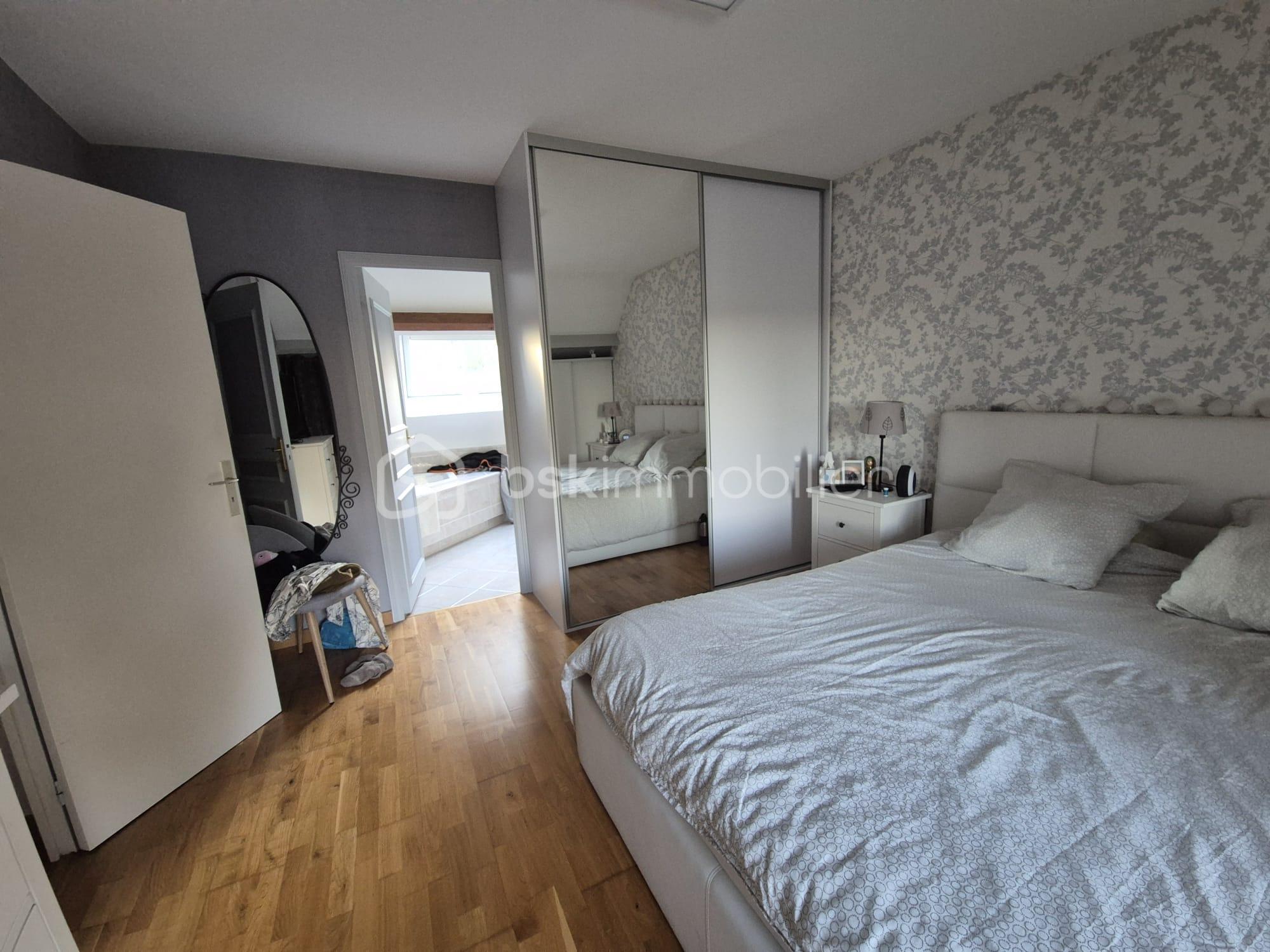 Maison traditionnelle de 136 m² - WhatsApp Image 2025-11-02 à 01.47.35_f306e71e.jpg