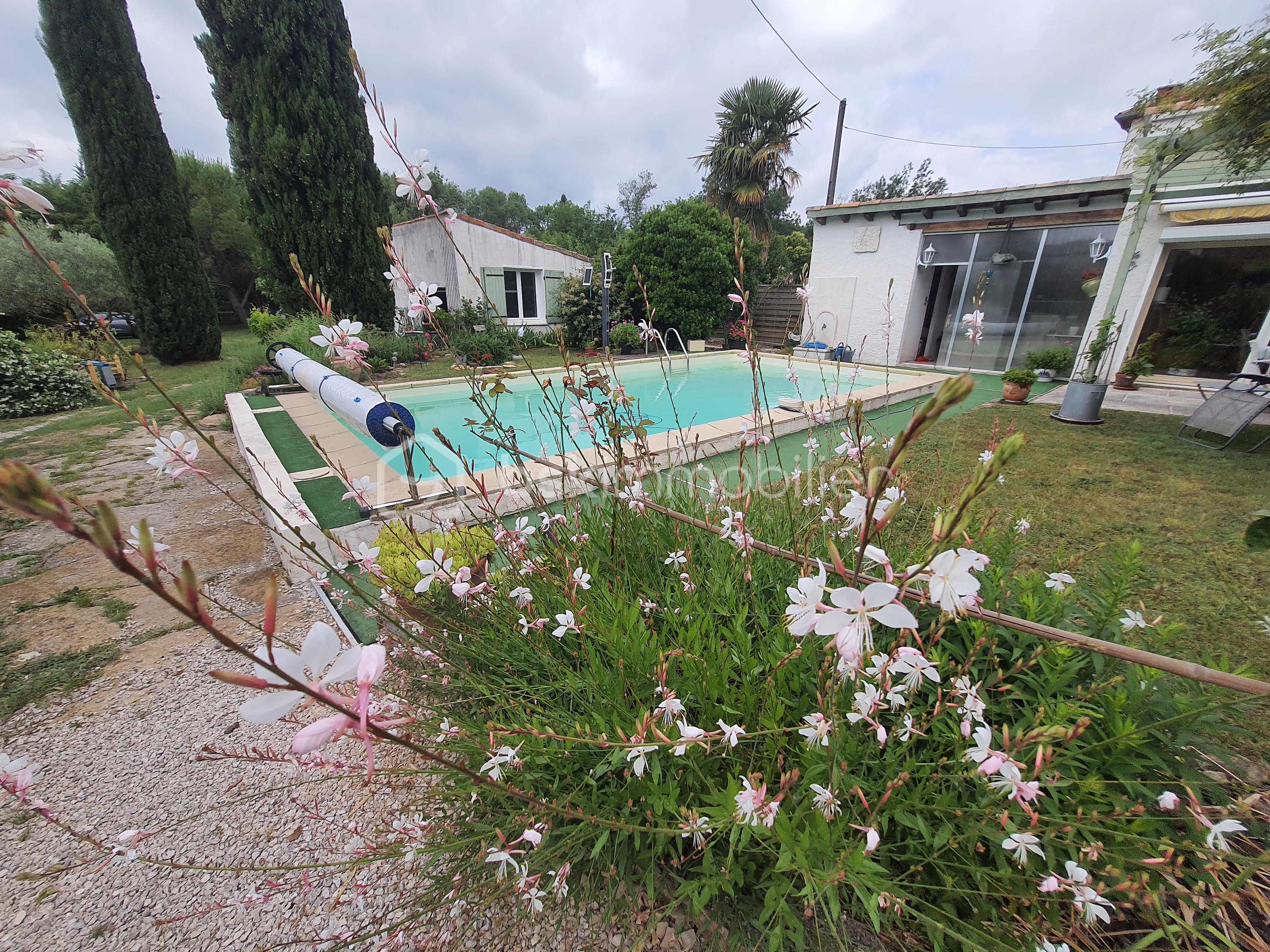 Maison de 136 m² - PISCINE fleurs -1 .jpg