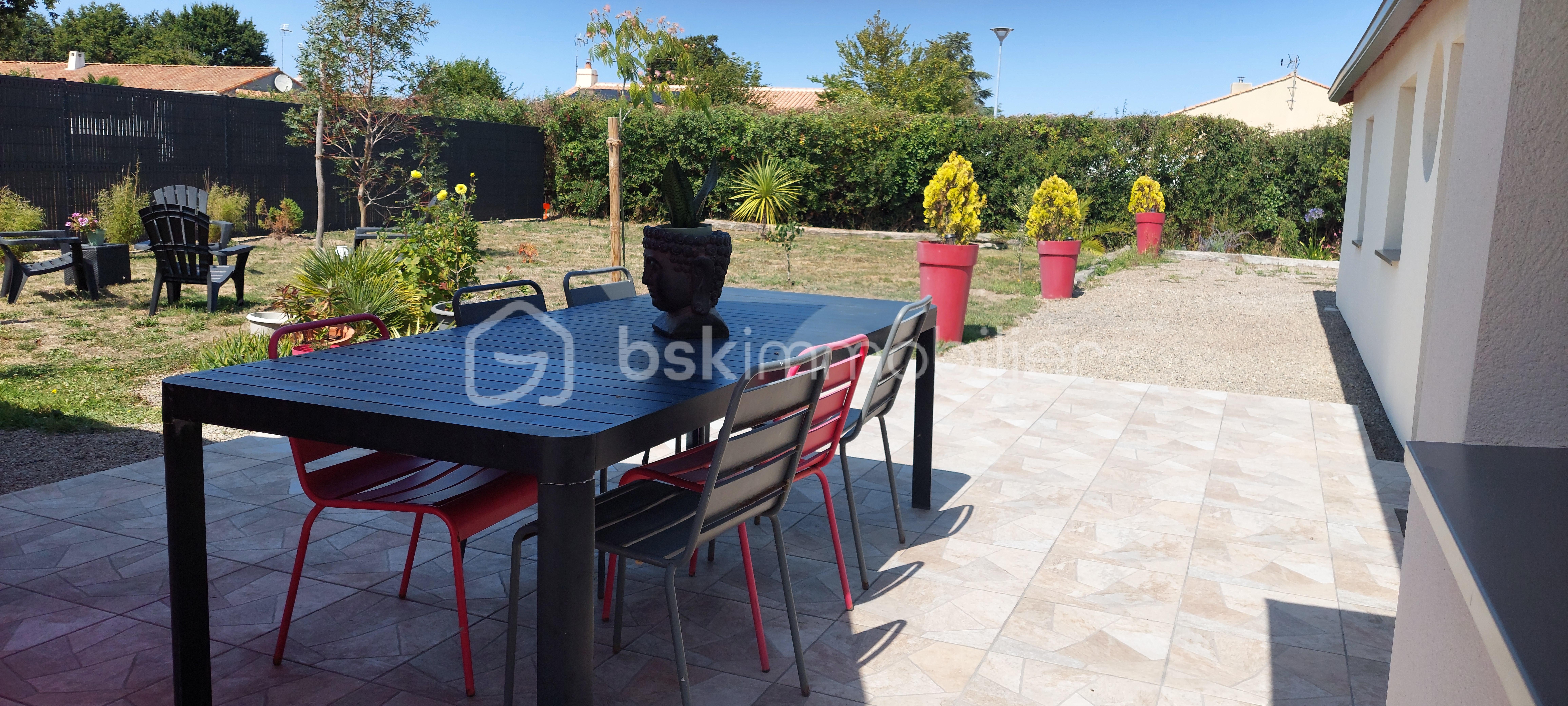 Maison de 96 m² - vue depuis la terrasse.jpg