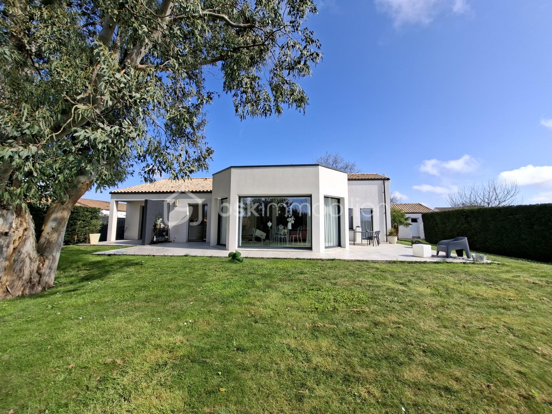 VUE DE FACE MAISON DEPUIS JARDIN.jpg