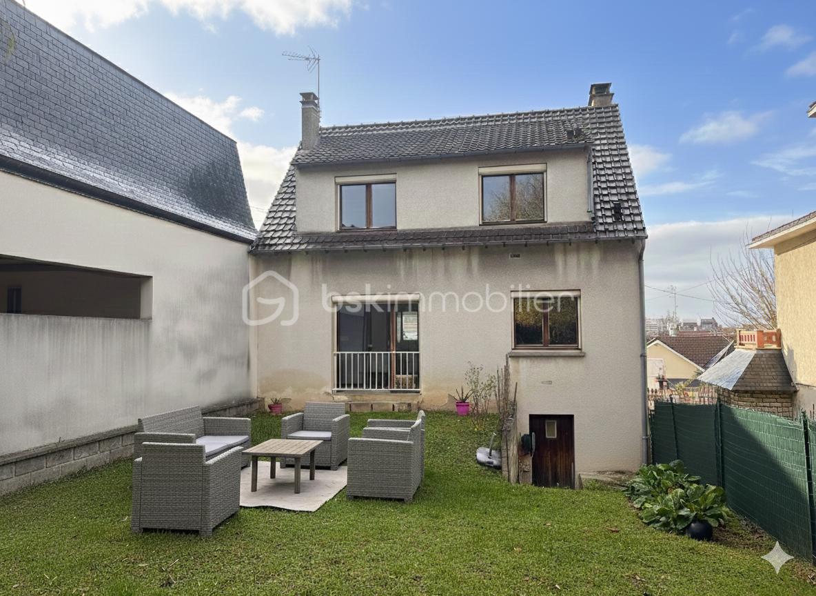 Maison de 100 m² - Gemini_Generated_Image_fmr21fmr21fmr21f.png