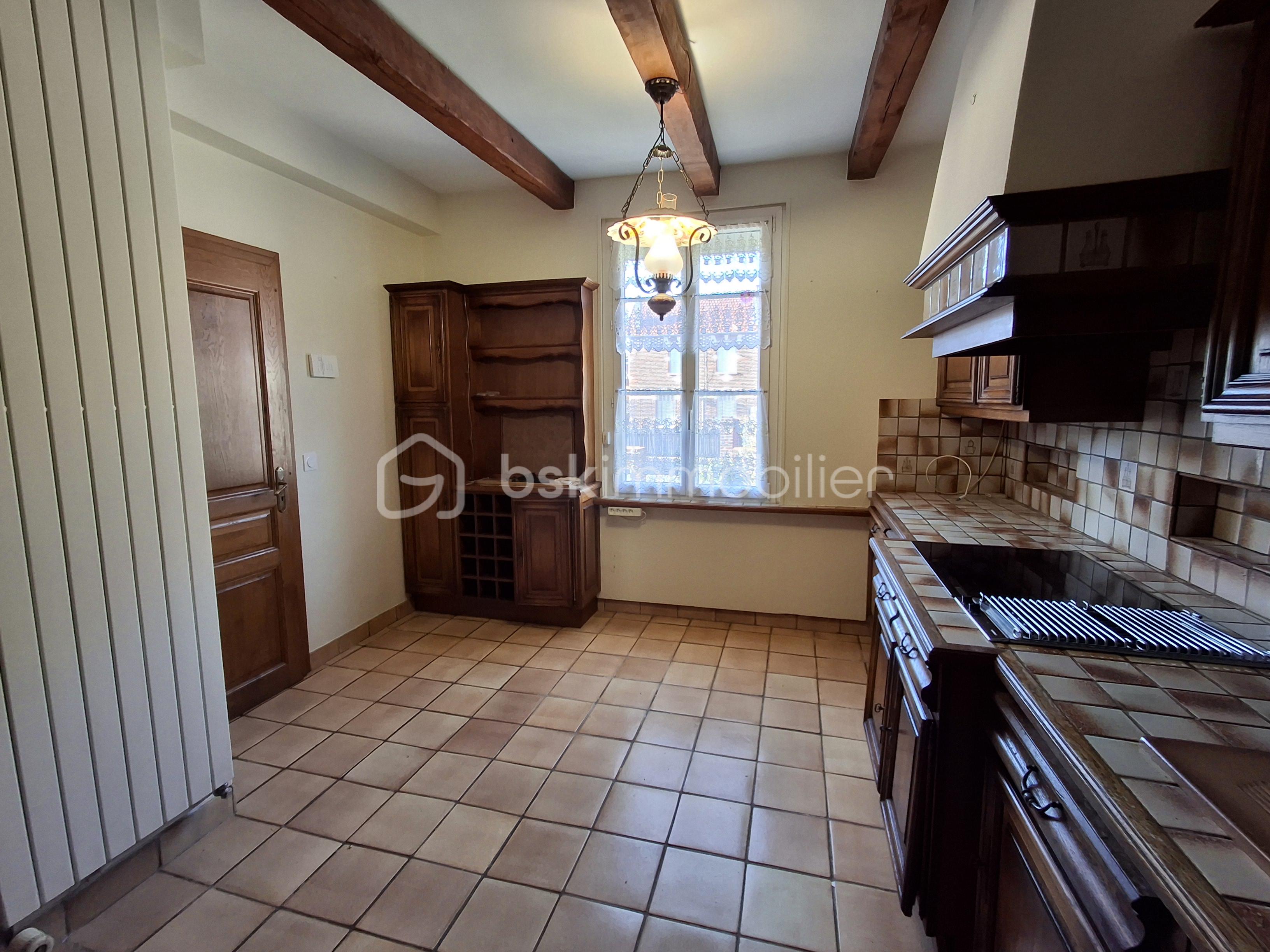 Maison de 135 m² - cuisine vers fenêtre paysage.png