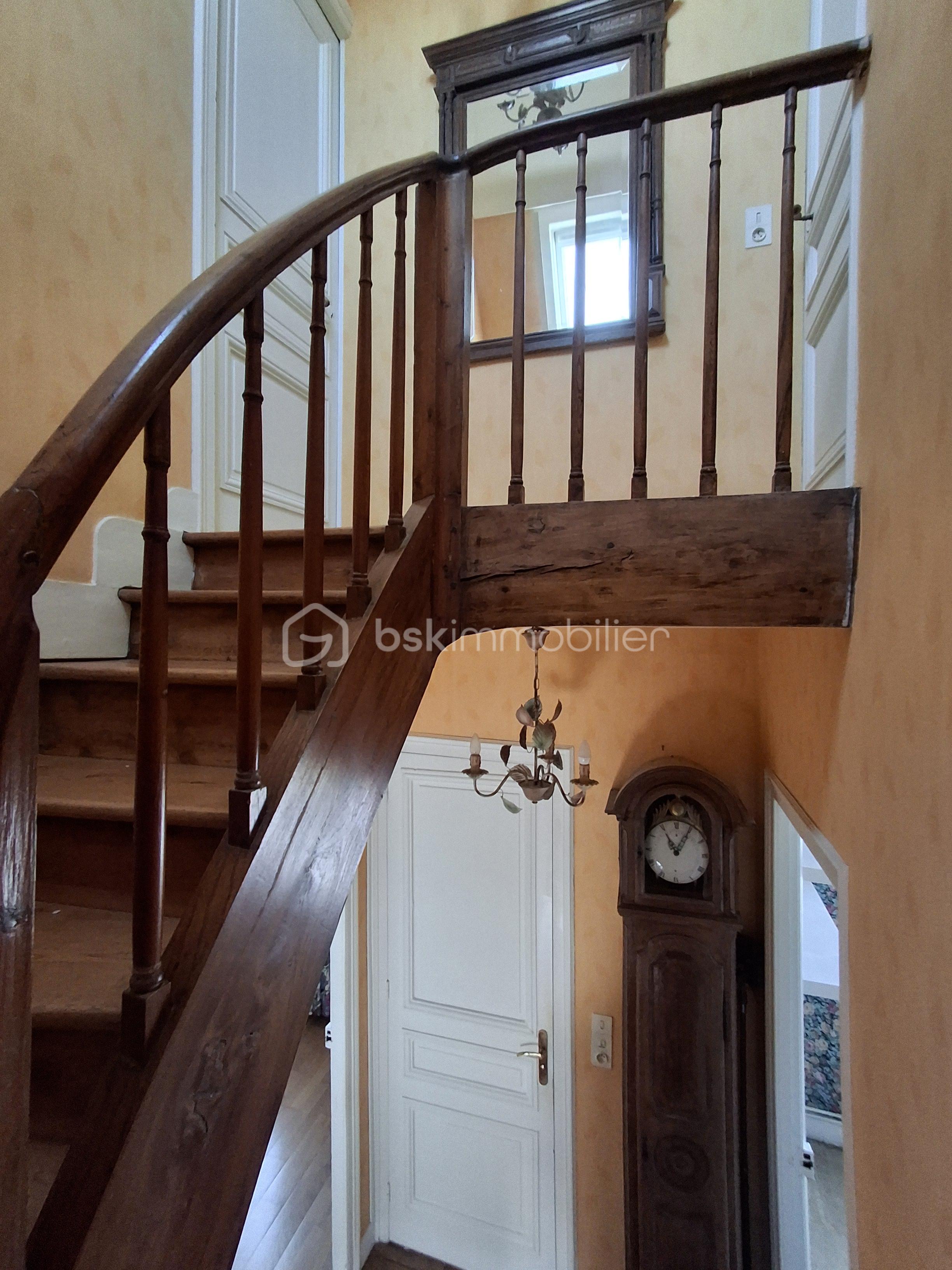 Maison de 135 m² - Cage escalier 1er 2ème portrait.png