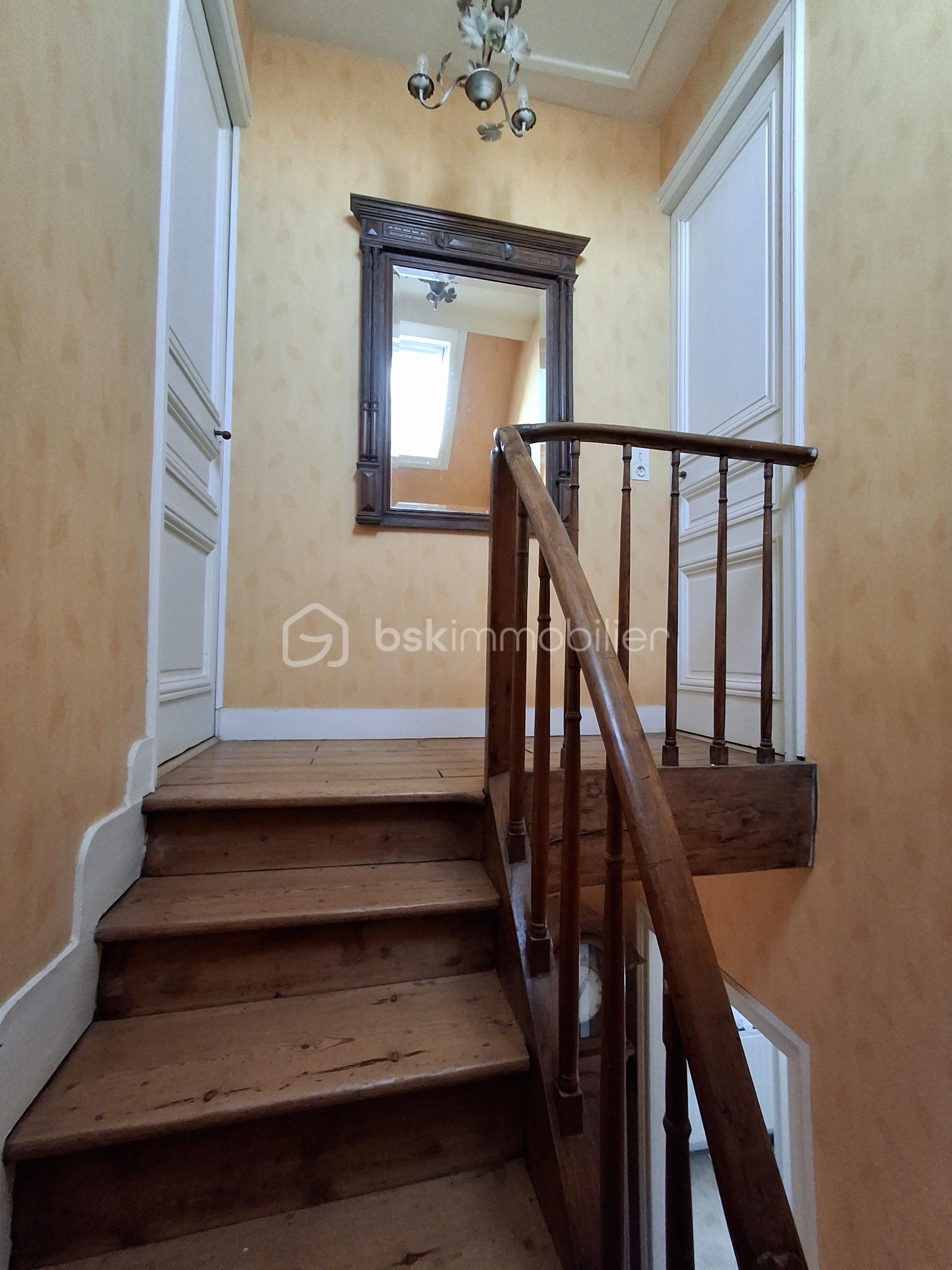 Maison de 135 m² - Cage escalier 1er 2ème portrait top.png