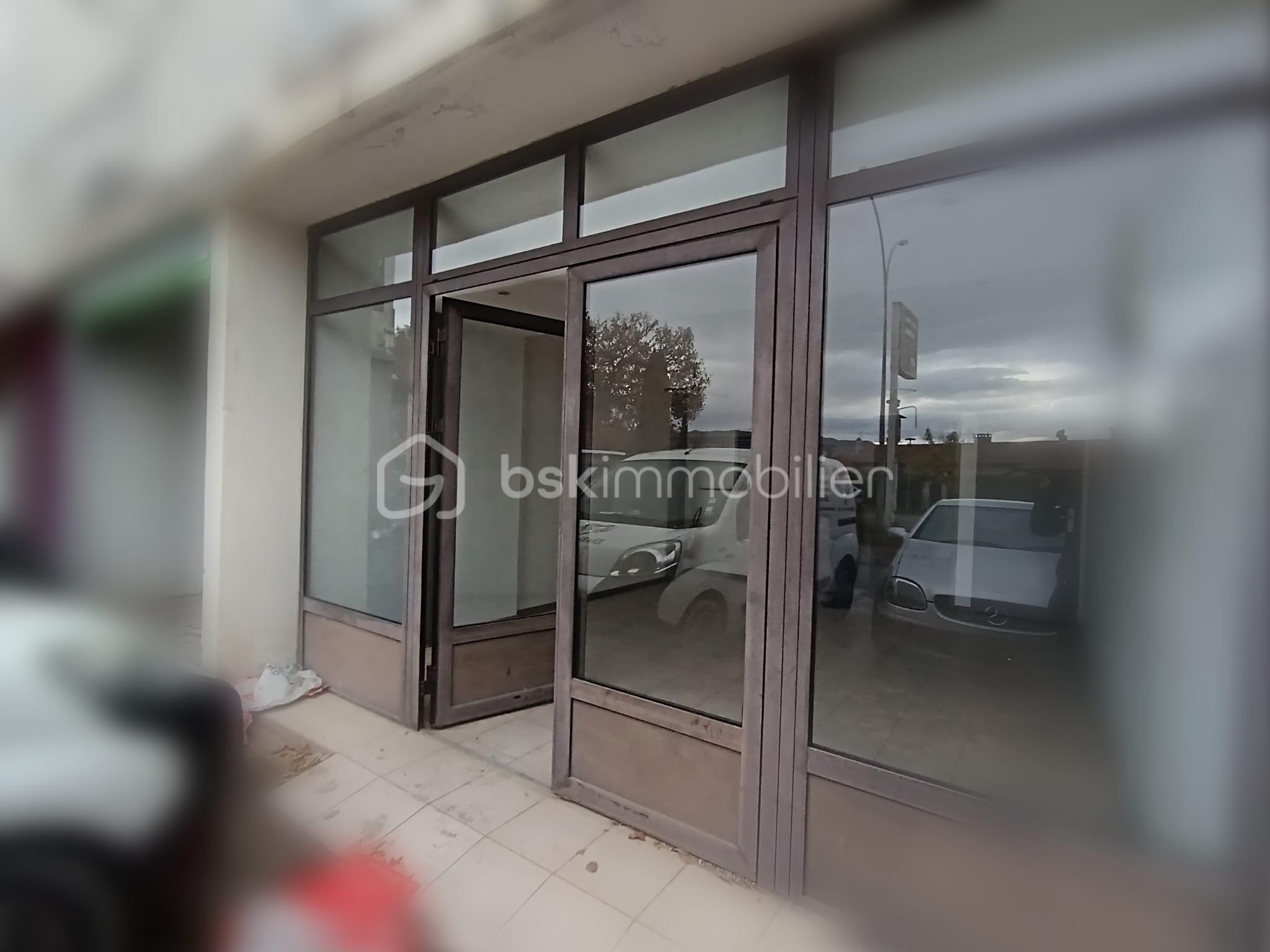 Immeuble mixte de 550 m² - WhatsApp Image 2024-12-19 à 09.58.56_487b842d.jpg