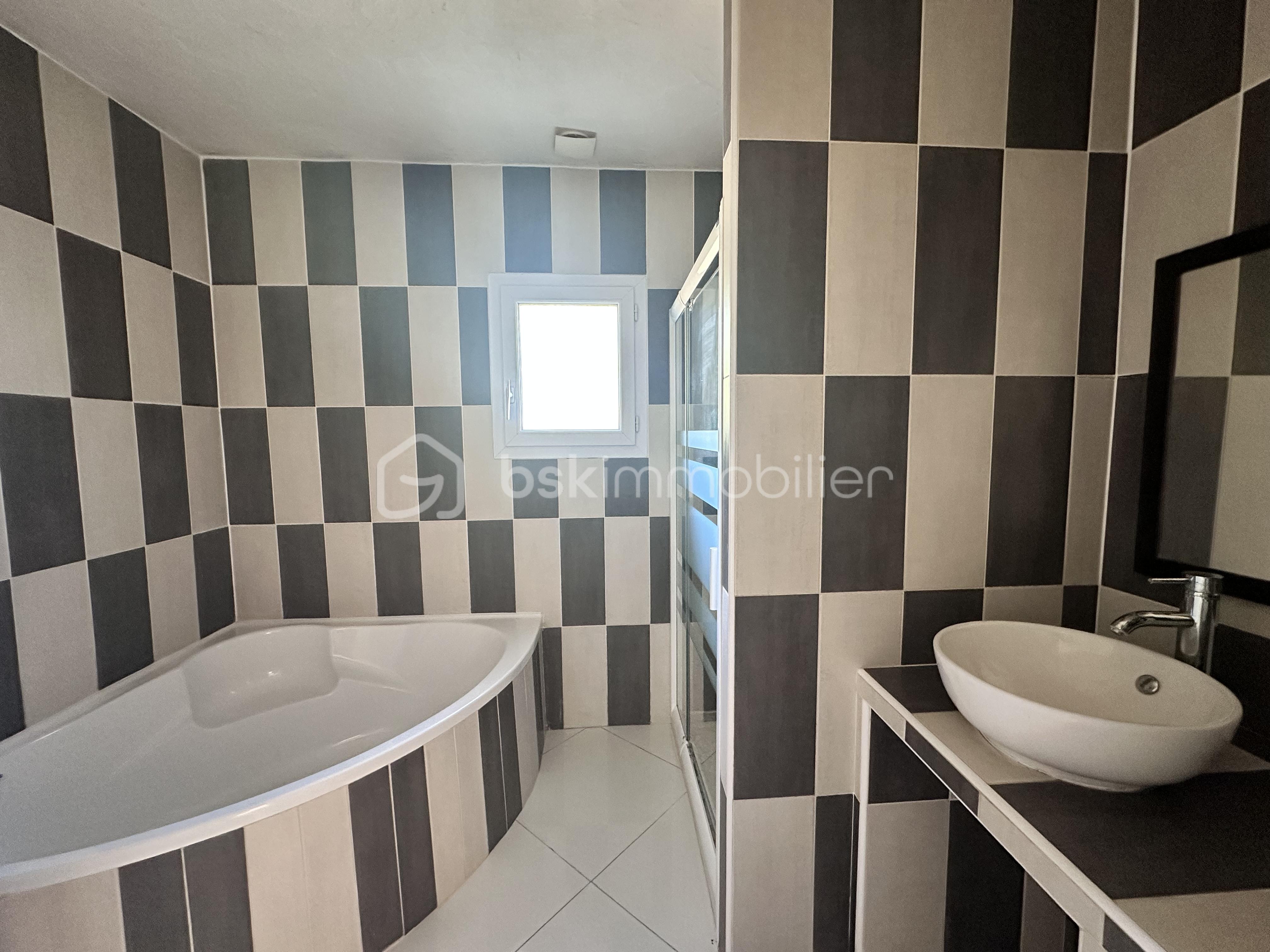 Maison de 107 m² - 9BD419E9-9F45-4ADF-852E-D5FD8B4E9D99.JPG