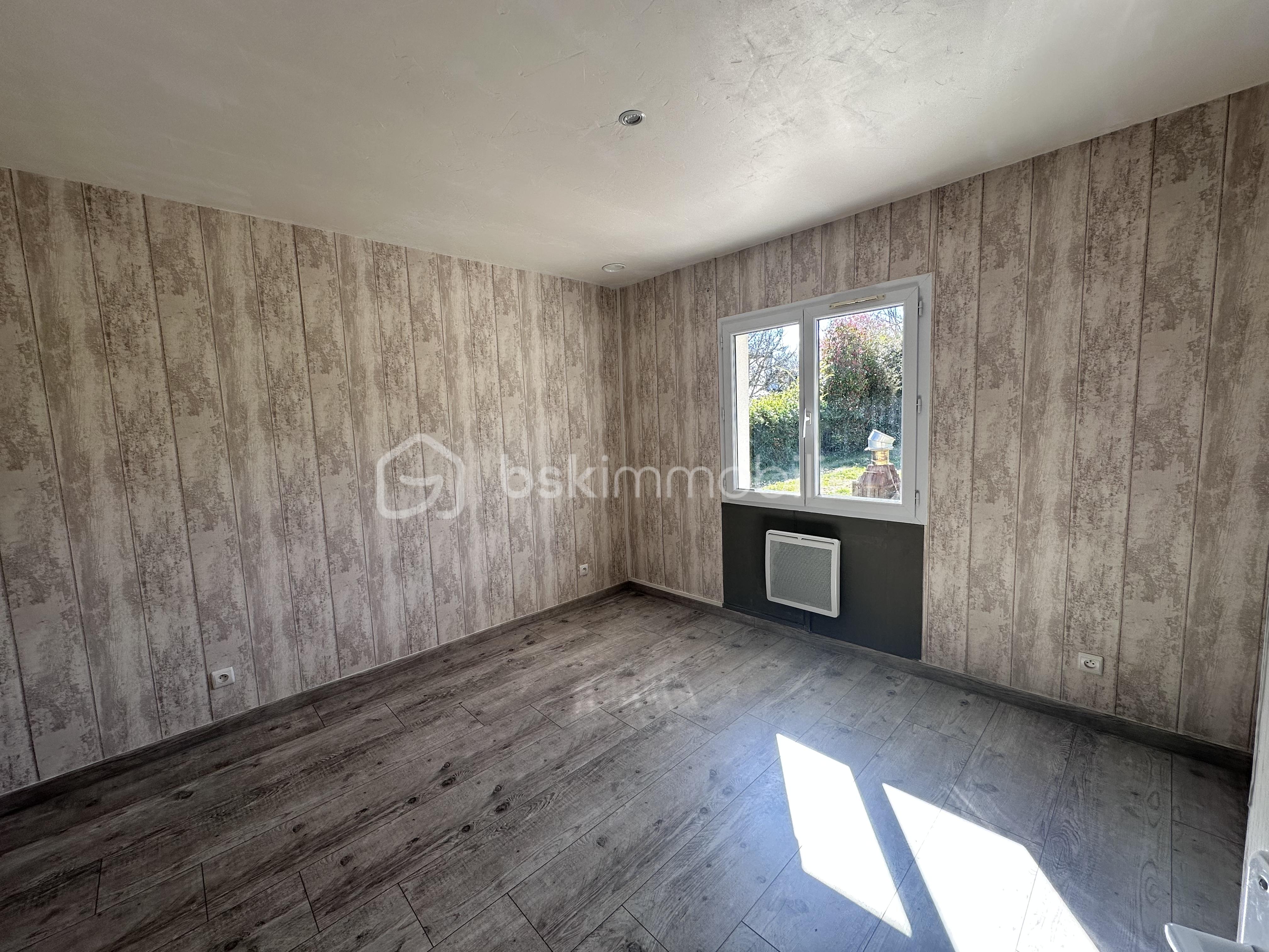 Maison de 107 m² - 5CA7CA74-E12C-4196-BA13-B77901E3E8A0.JPG