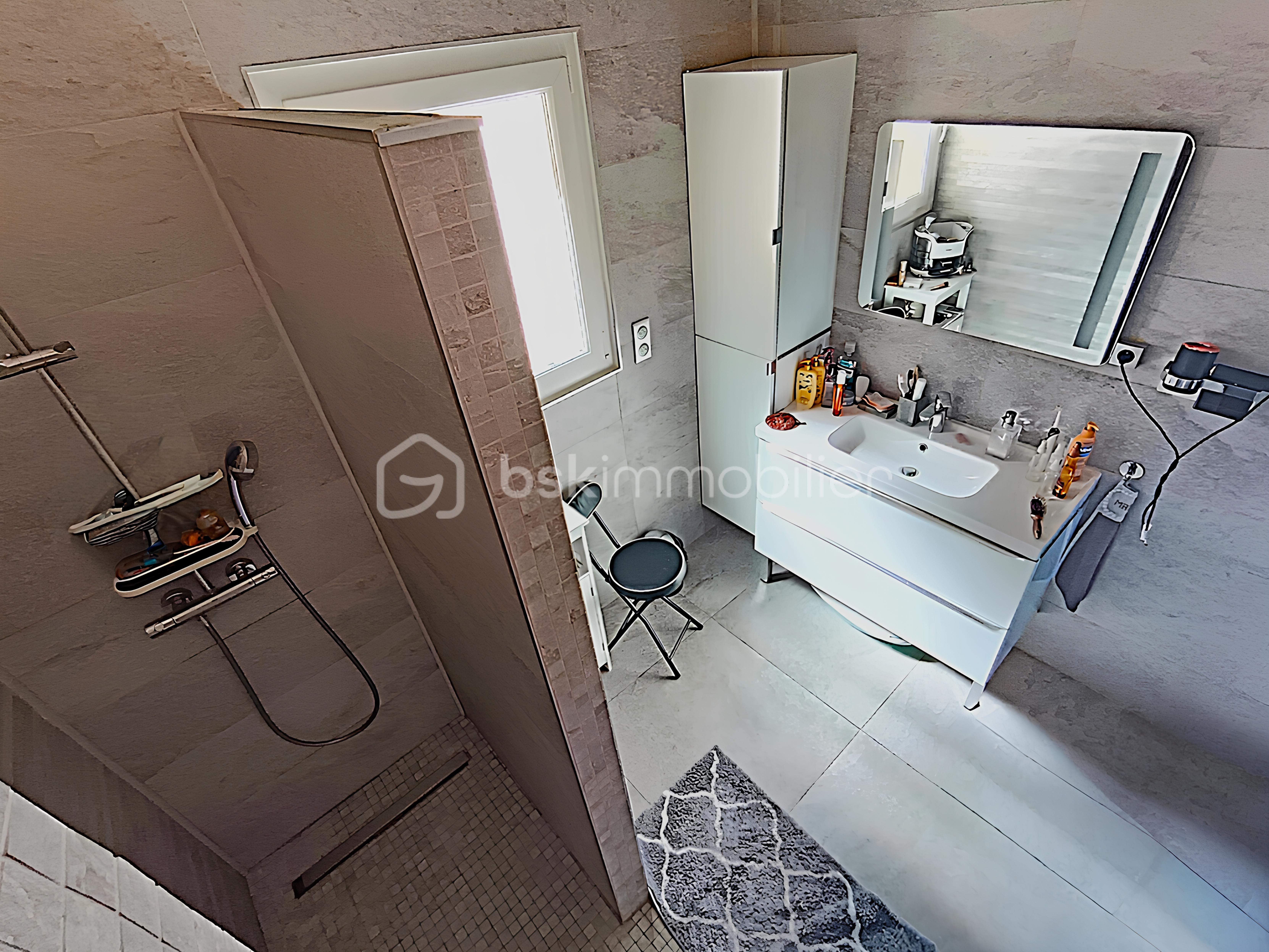 Maison de 112 m² - 13 Chambre bas A4.jpg