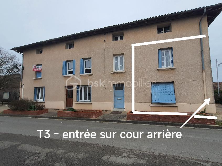 T3 - Façade avant notée entrée sur cour arrière.jpg