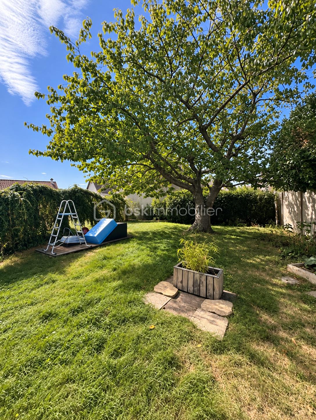 Jardin familial ombragé et ensoleillé.png