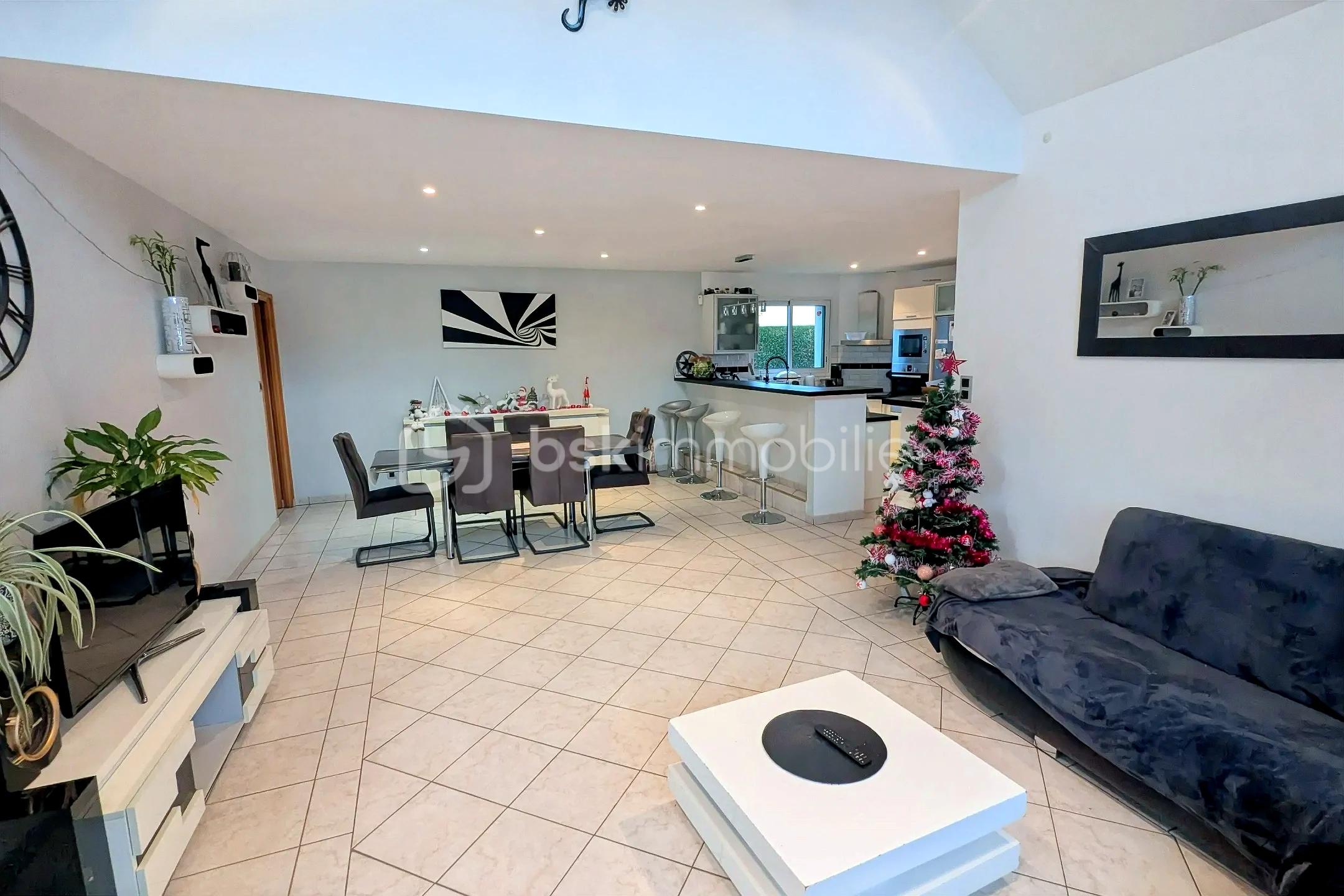 Maison de 113 m² - hoqi-812e664ca9724ee4a341598003a85cc8.jpg