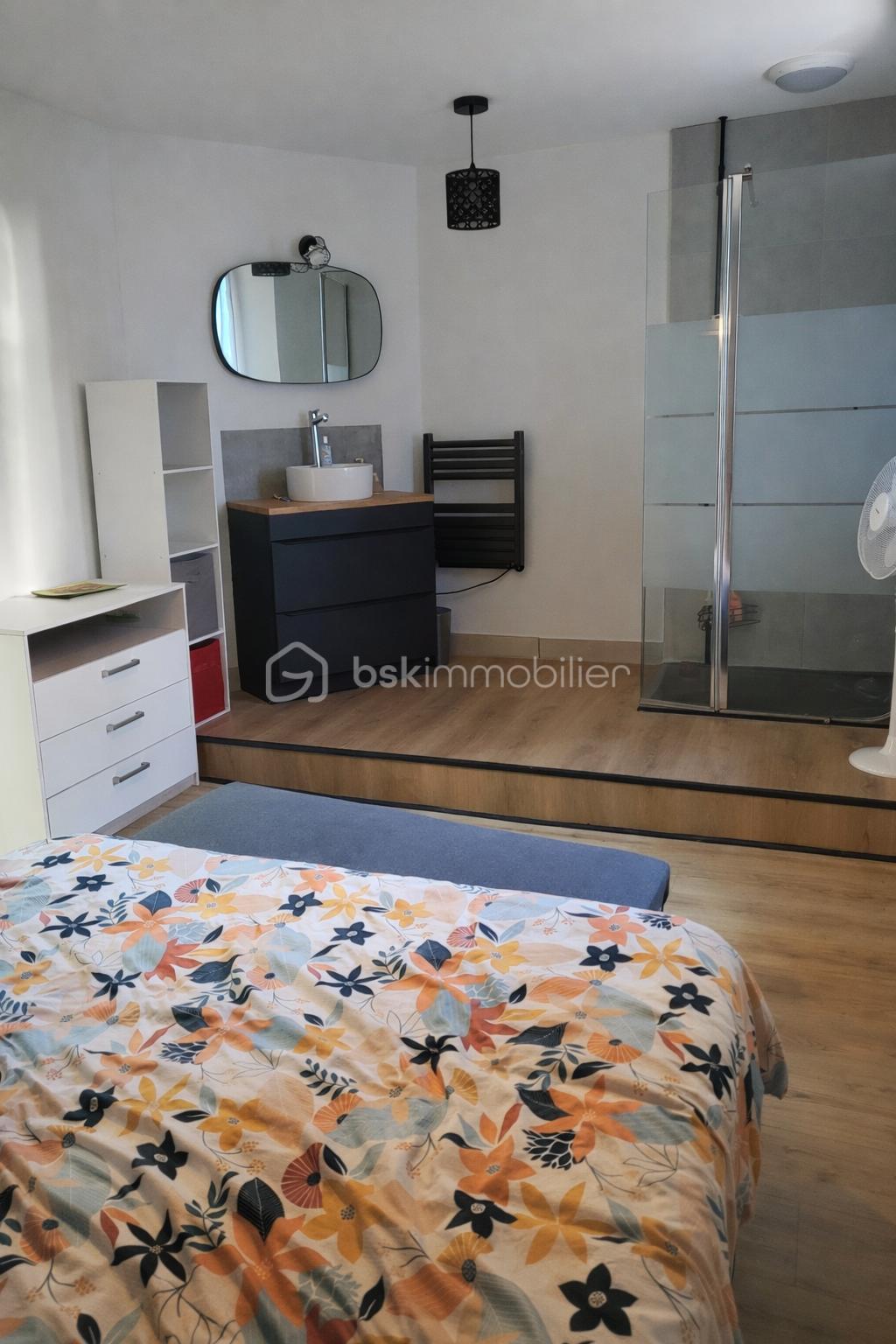 Maison de 102 m² - CHBRE3.png