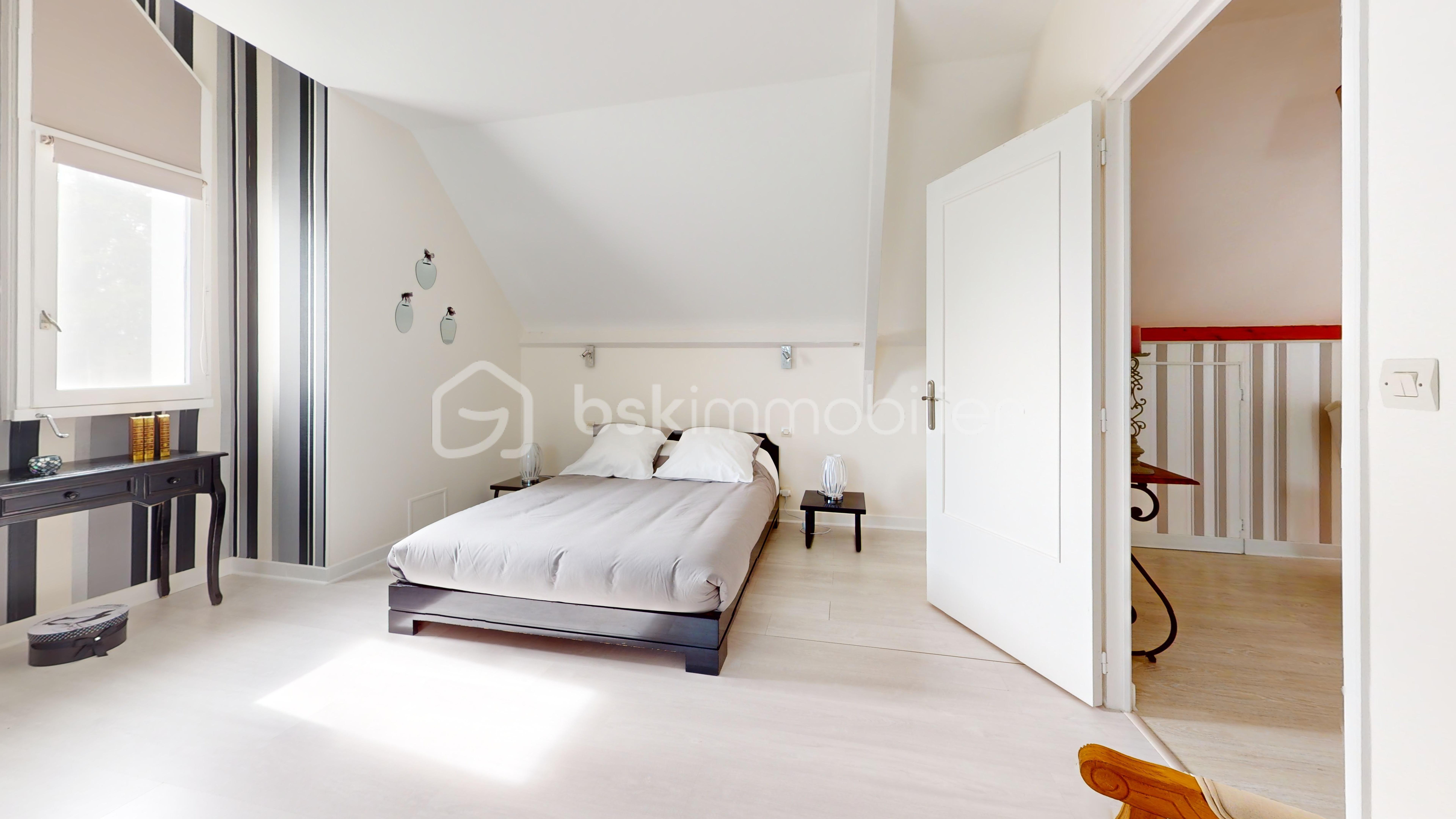 La-Morine-Bedroom 6.jpg