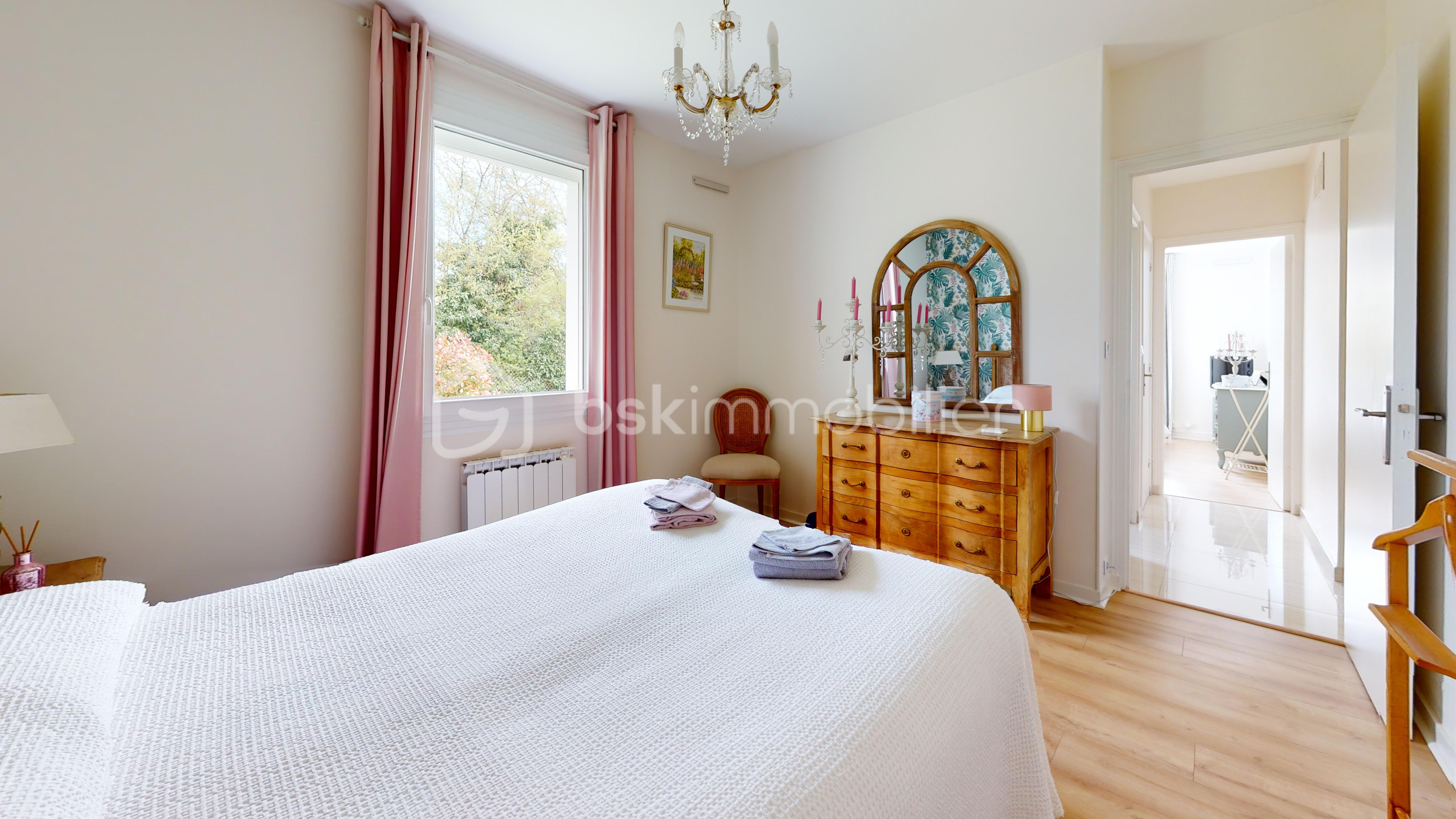 La-Morine-Bedroom 3.jpg