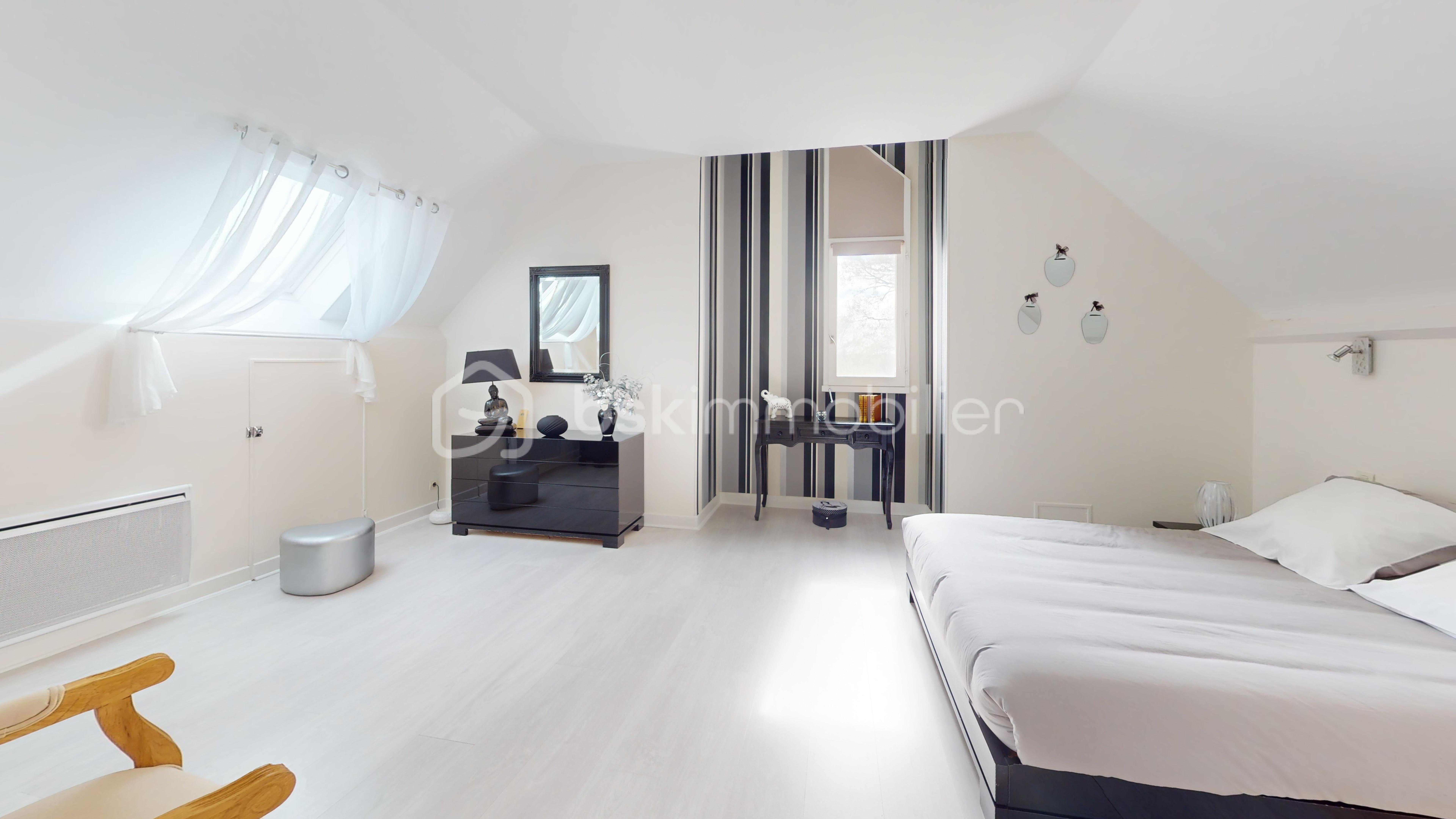 La-Morine-Bedroom 8.jpg