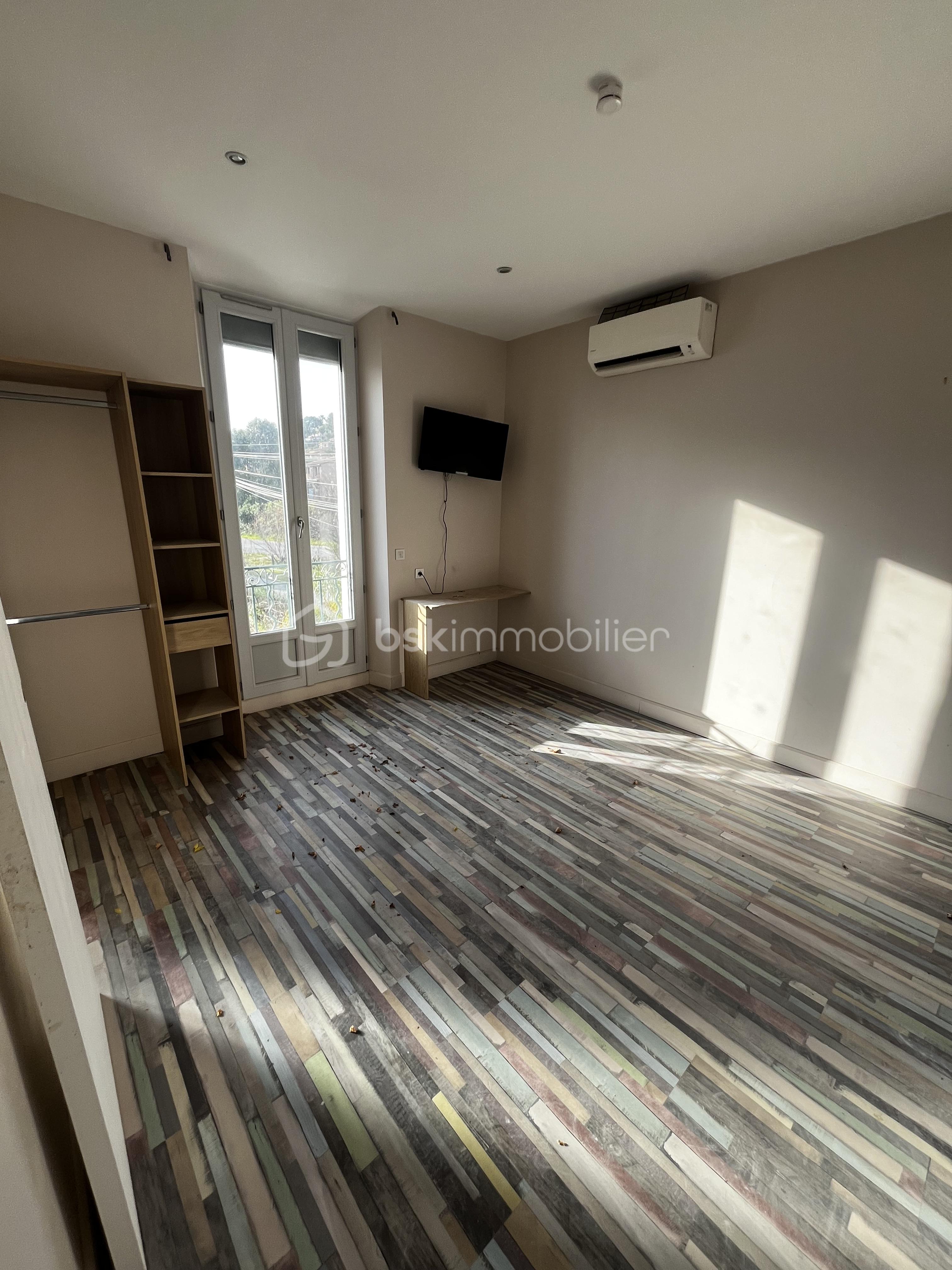 Local d'activités de 158 m²