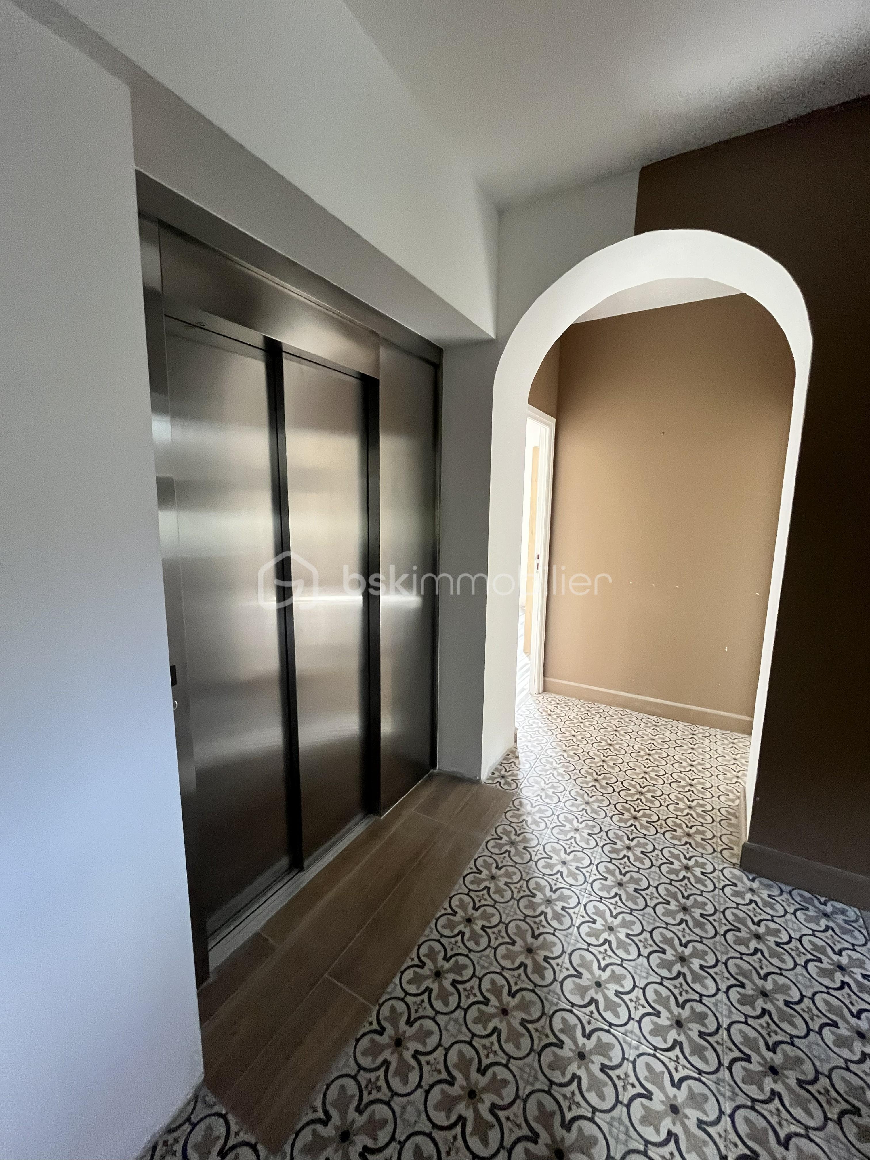 Local d'activités de 158 m² - IMG_6754.jpg