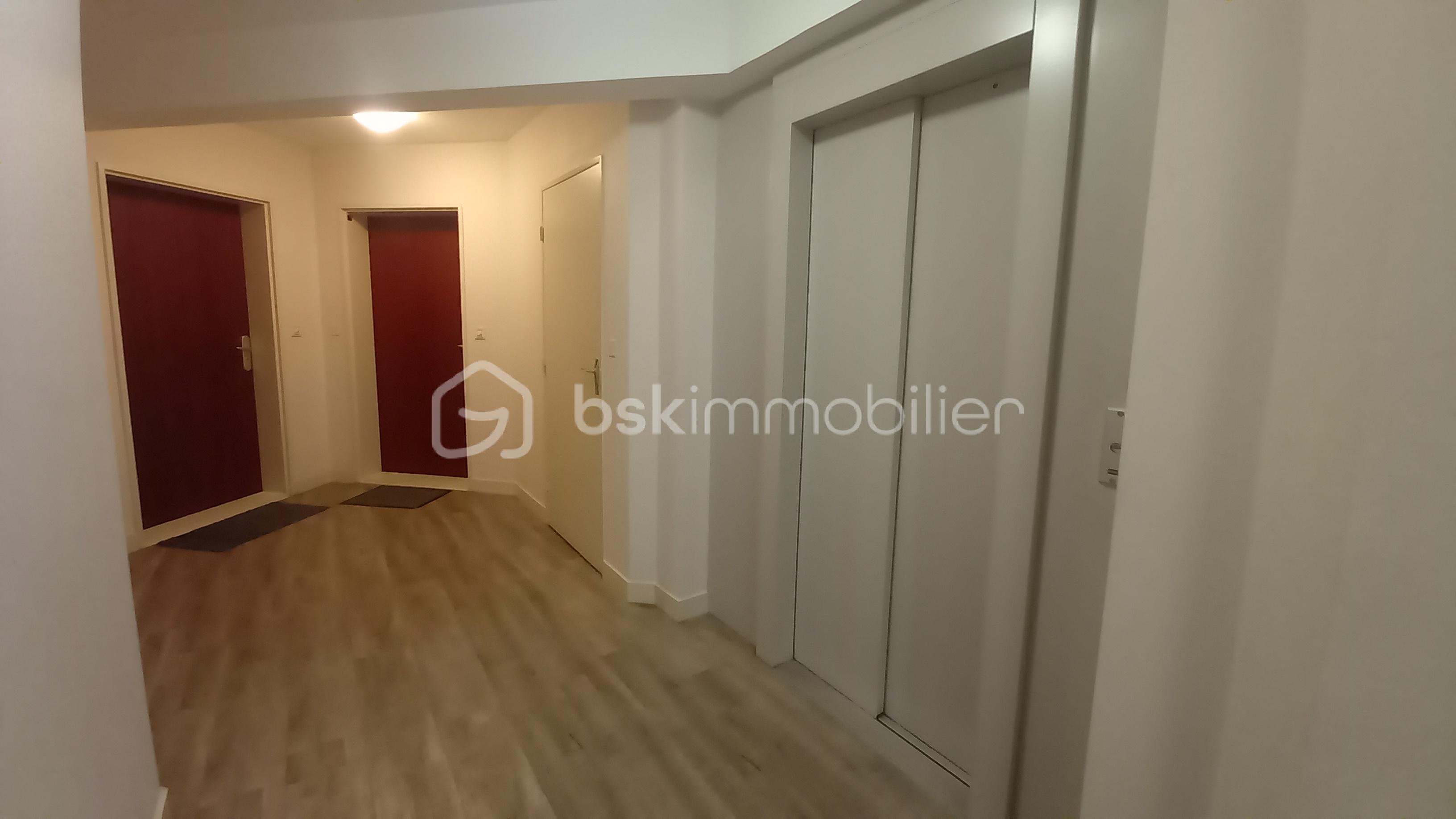 Appartement de 50,89 m² - pallier avec ascenceur.jpg