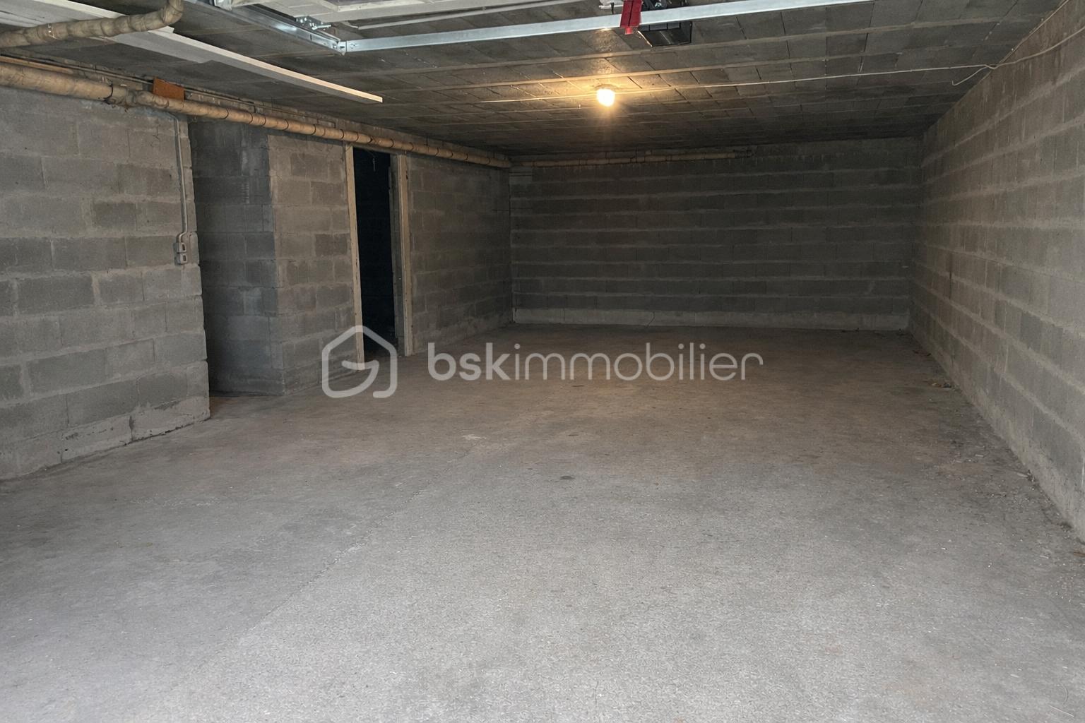 Maison de 142 m² - Garage.png