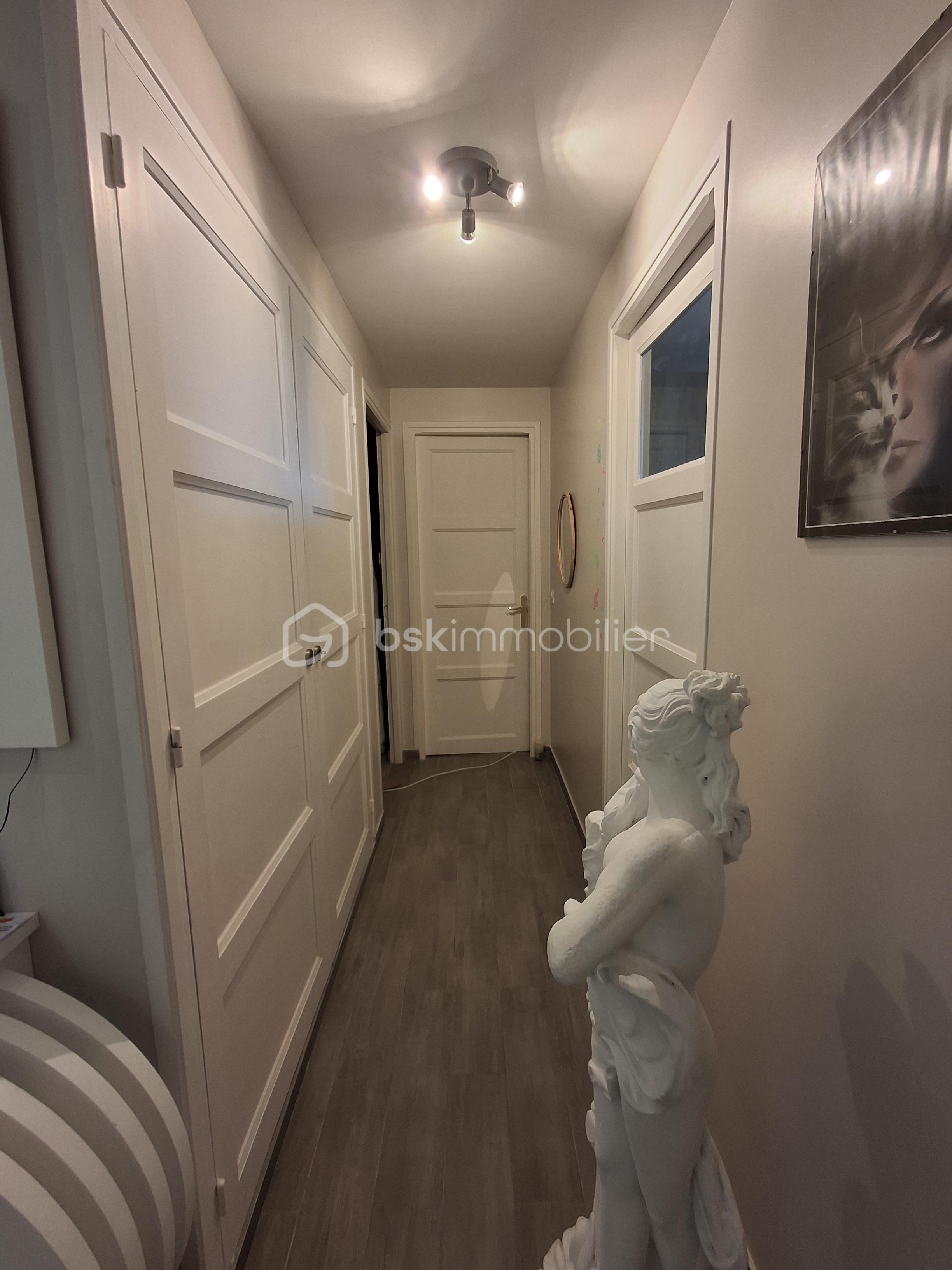 Couloir portrait.png