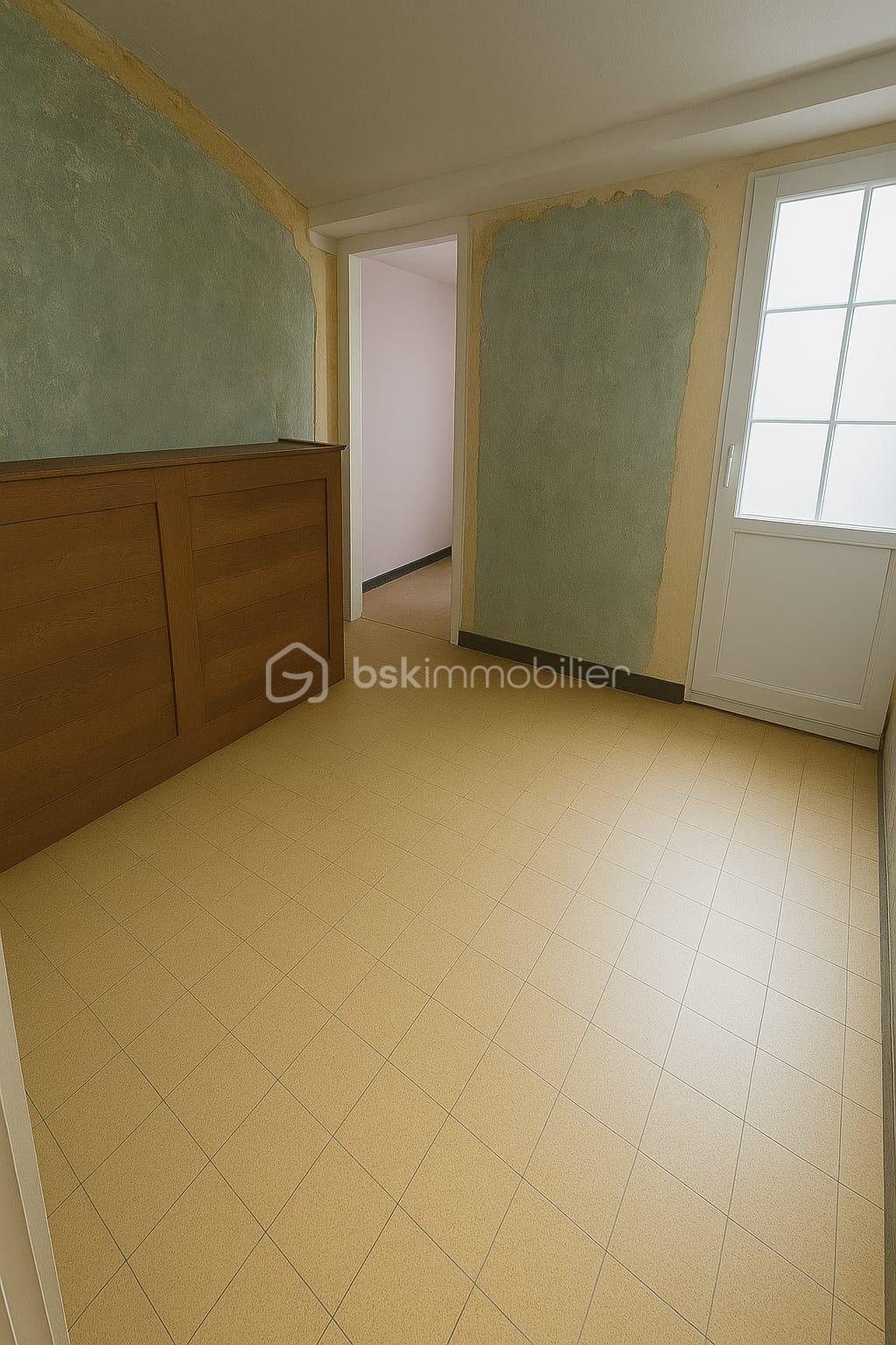Maison de 105 m² - Photopièce donnant sur terrasse 2.jpeg