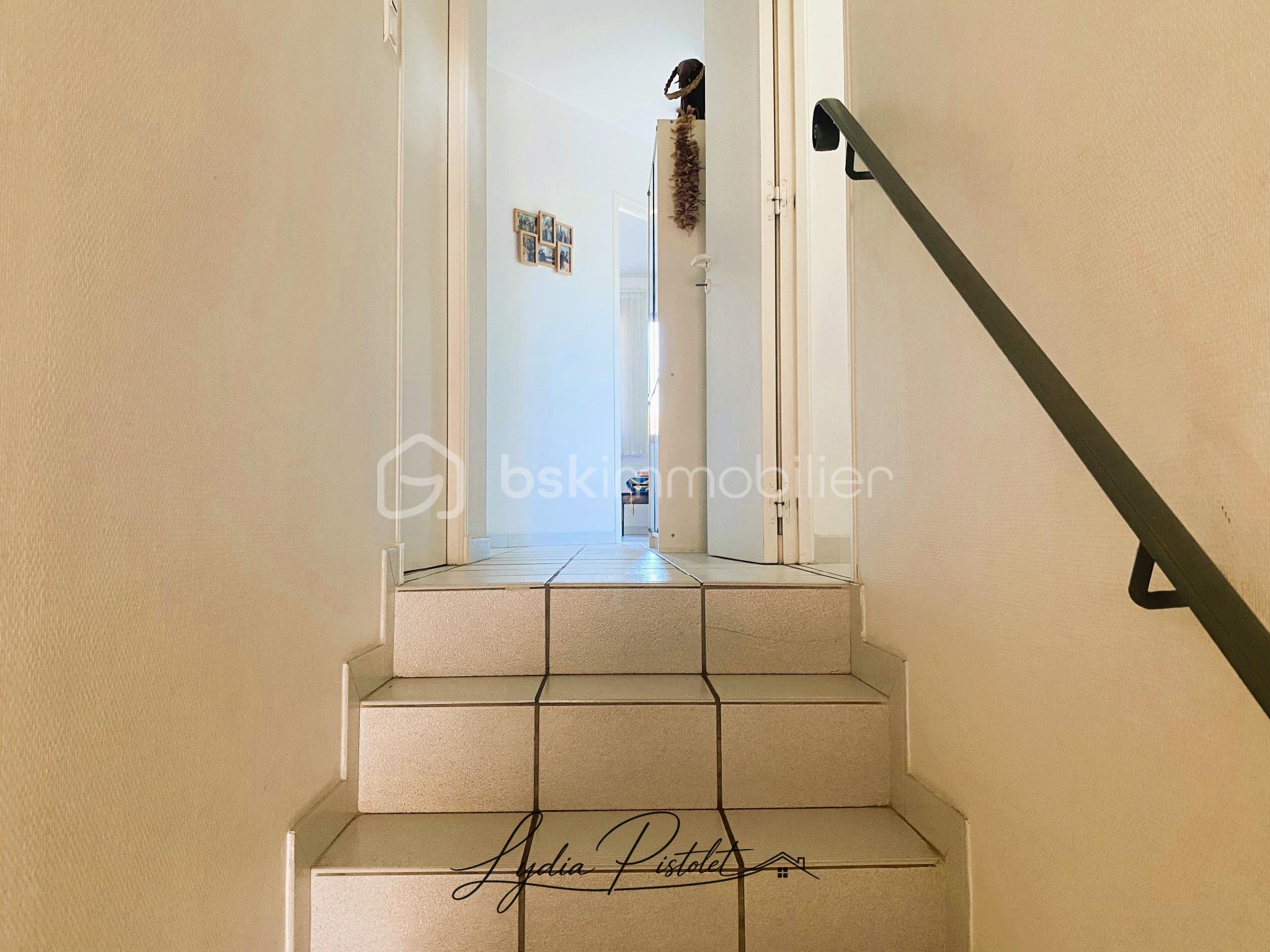 Maison_Anne_Escalier_signature_noire.jpg