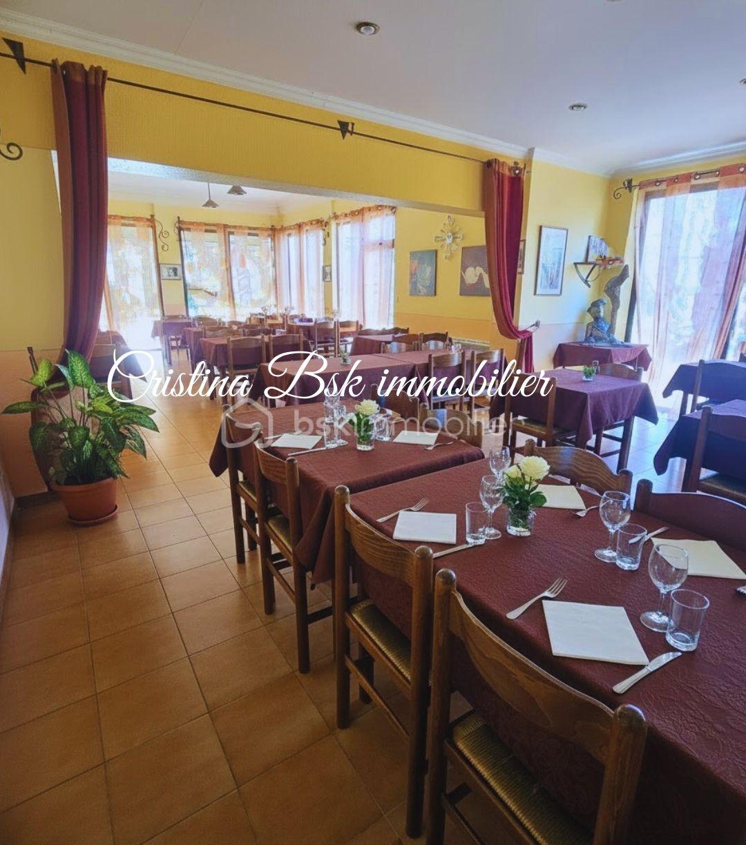 Local commercial de 270 m² - SAM signe 2 01 25.jpg