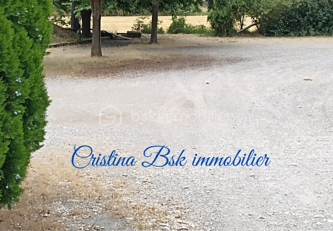 Local commercial de 270 m² - photo parking 3 01 25.png