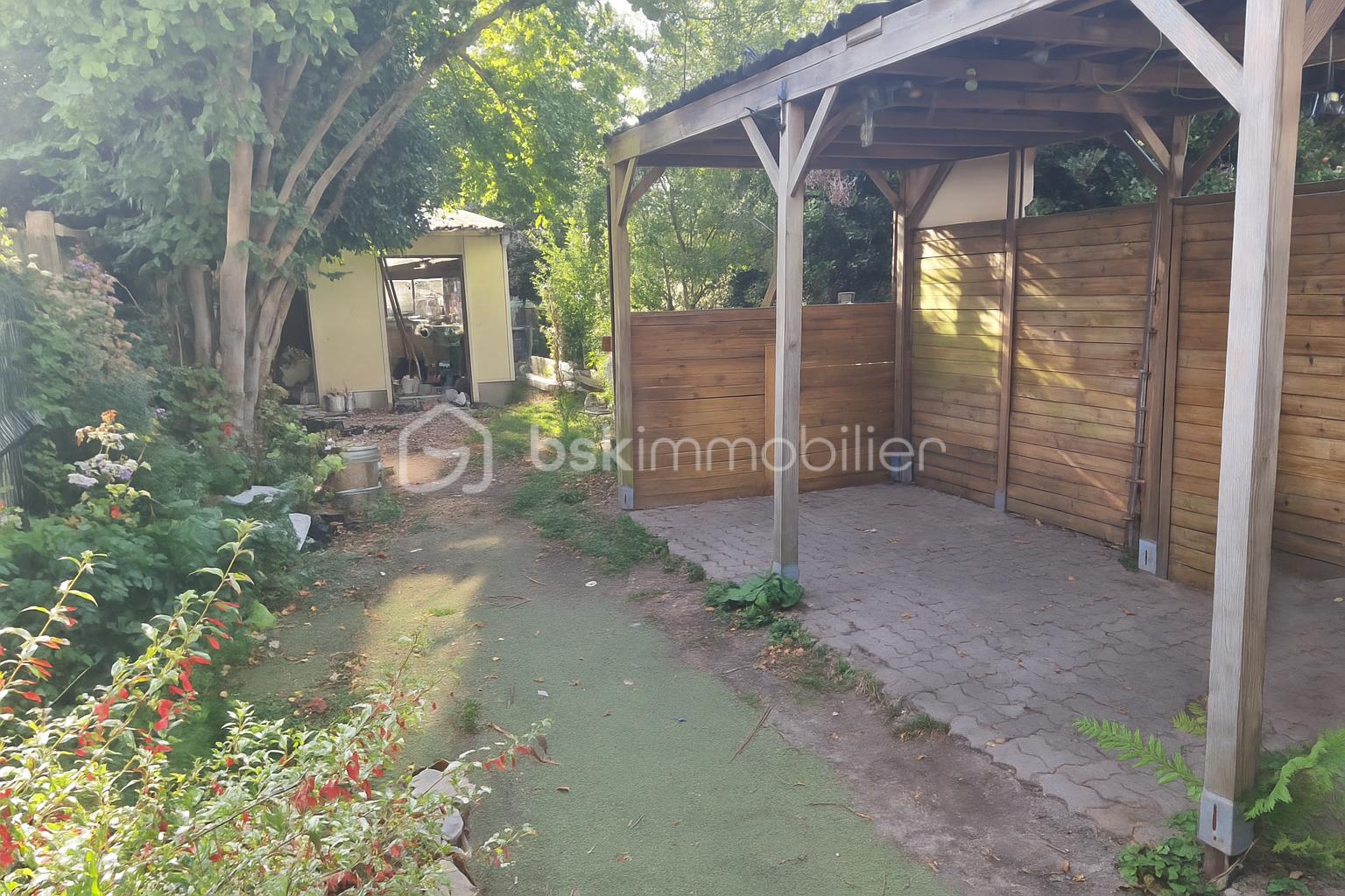 Maison de 141 m² - jardin débarrasser.png