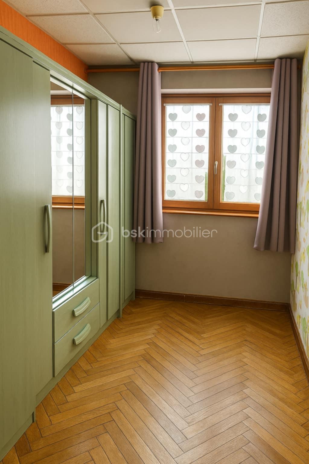 Maison de 141 m² - dressing.jpg