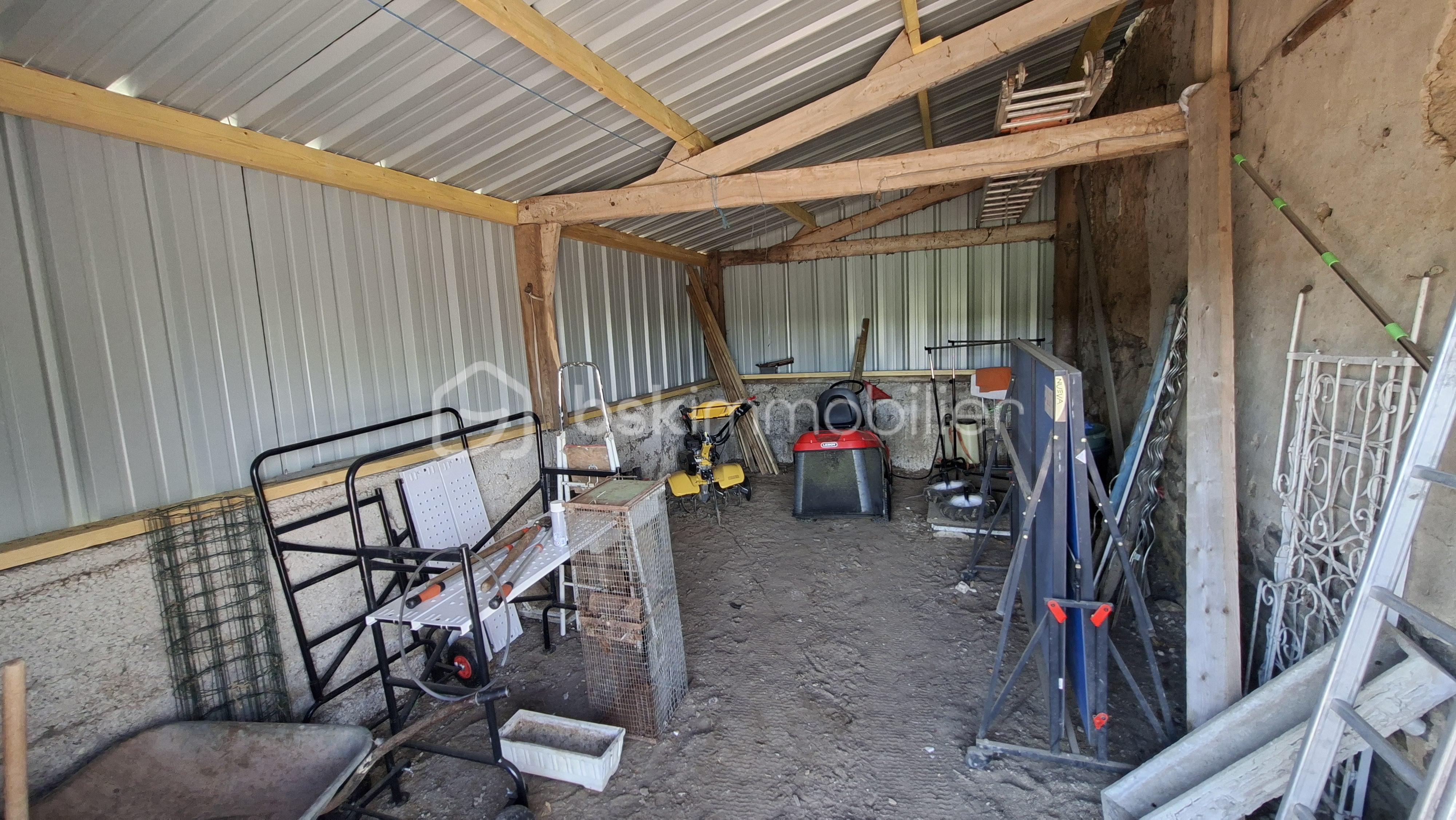 BOUILLET interieur dépendance garage 2.jpg