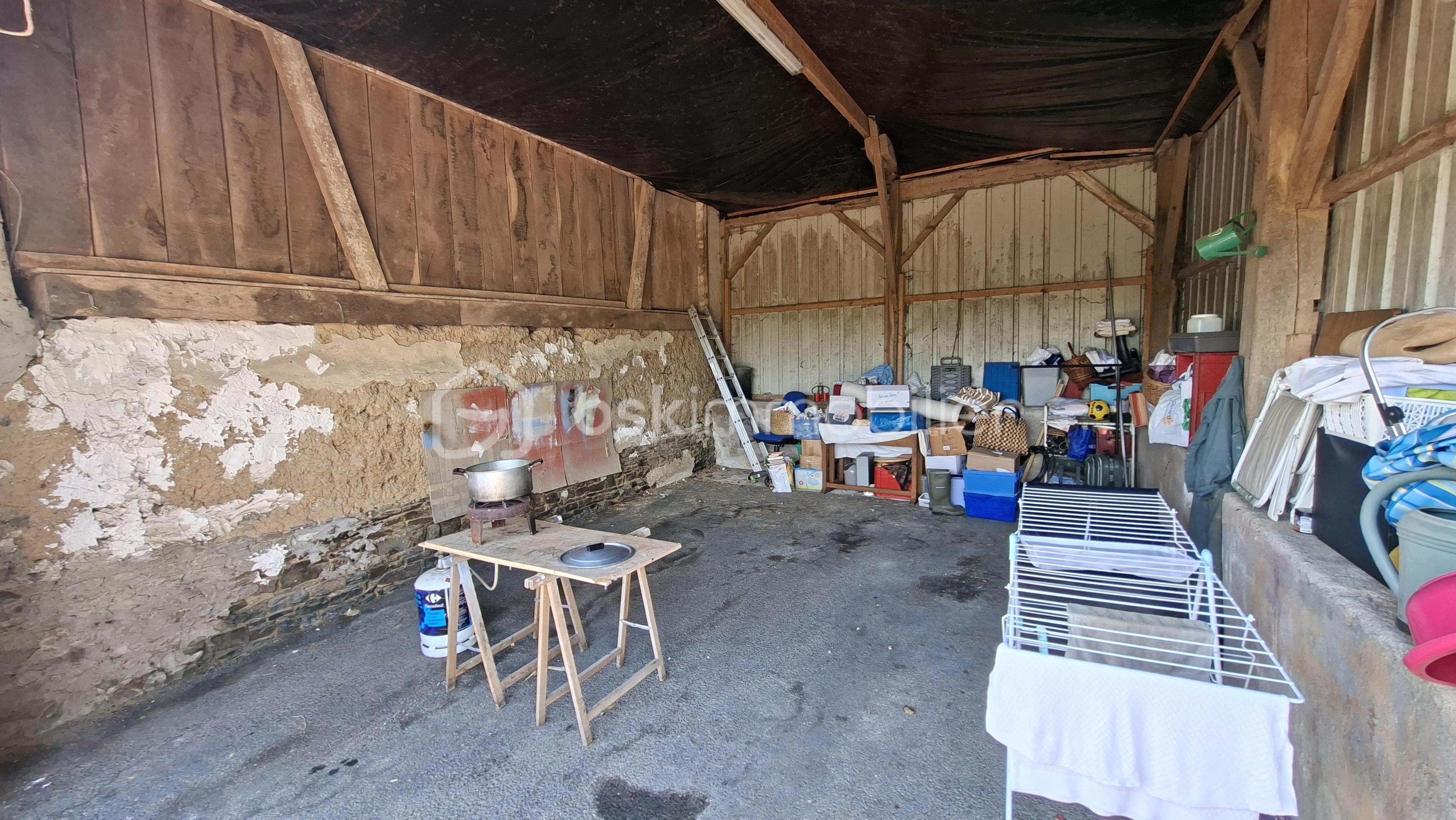 BOUILLET interieur dépendance garage 1.jpg