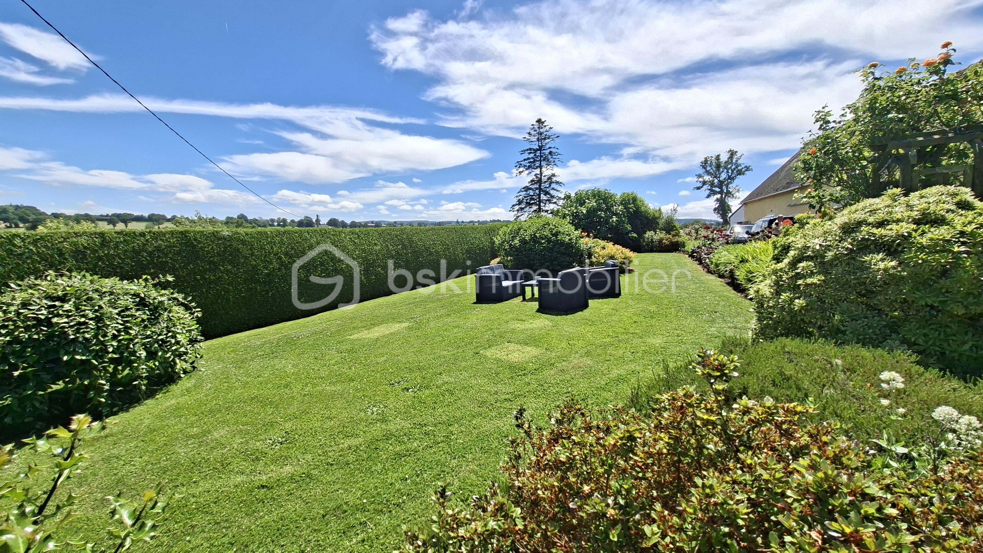 BOUILLET terrain avec salon ple 2.jpg